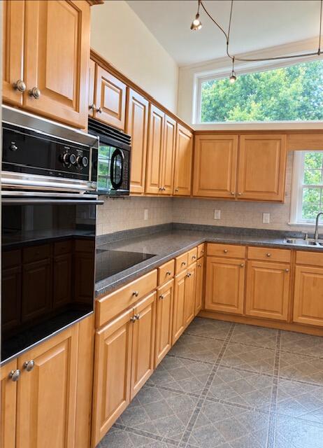 847 Shadeland Drive Property Photo 7
