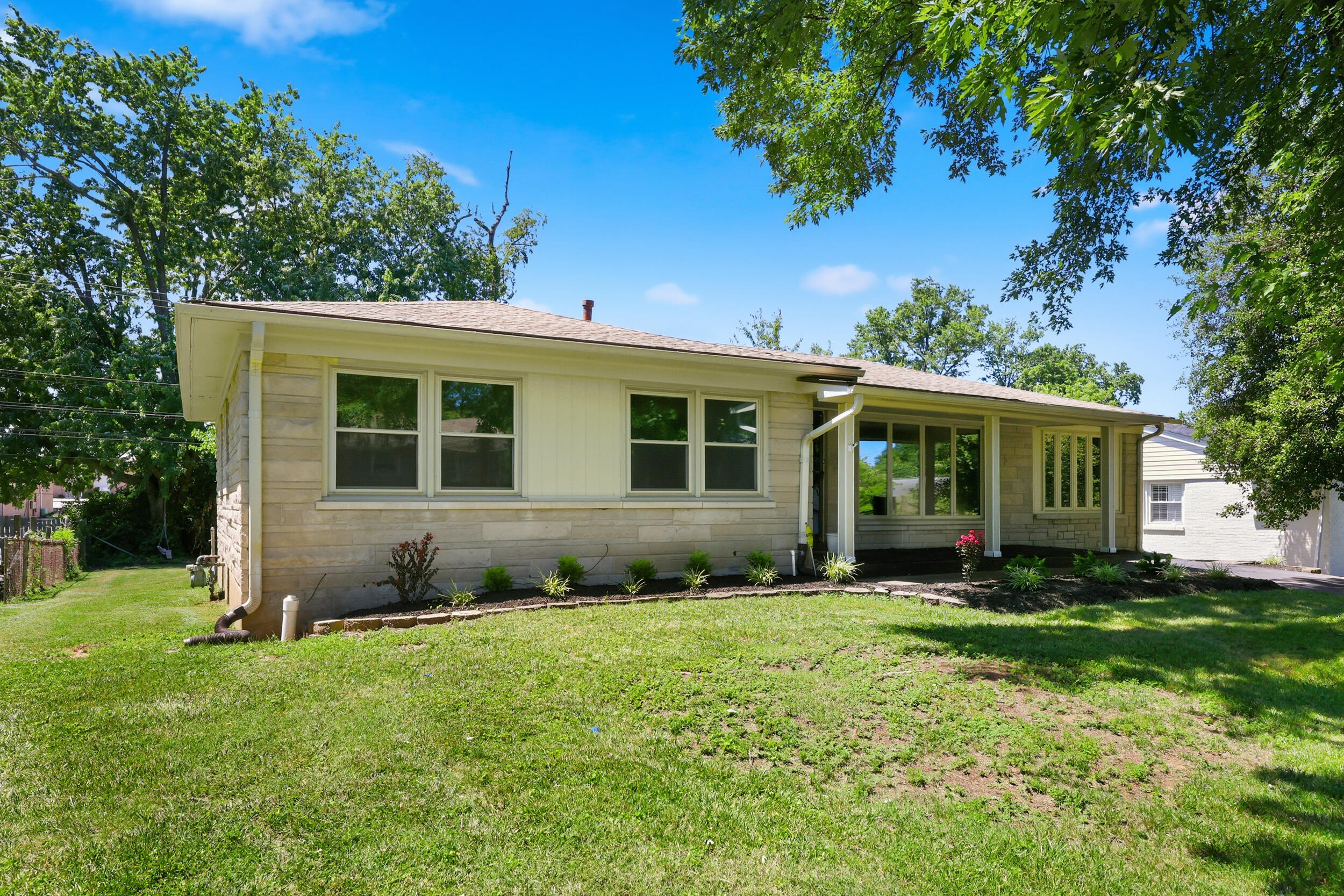 2347 Heather Way Property Photo 2