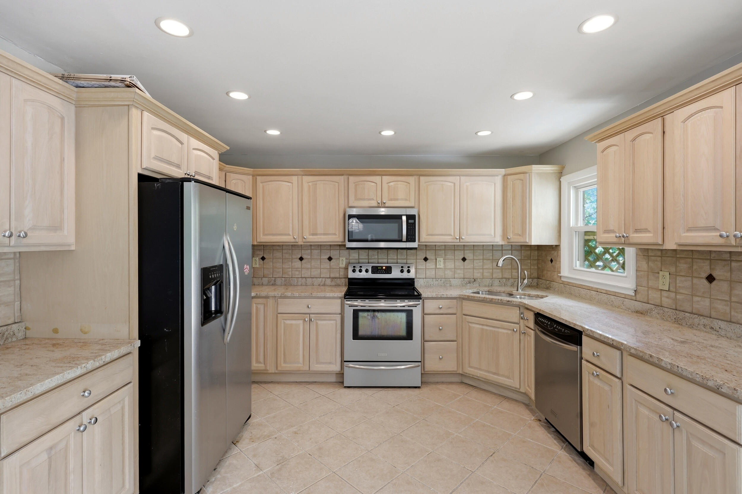 2347 Heather Way Property Photo 10