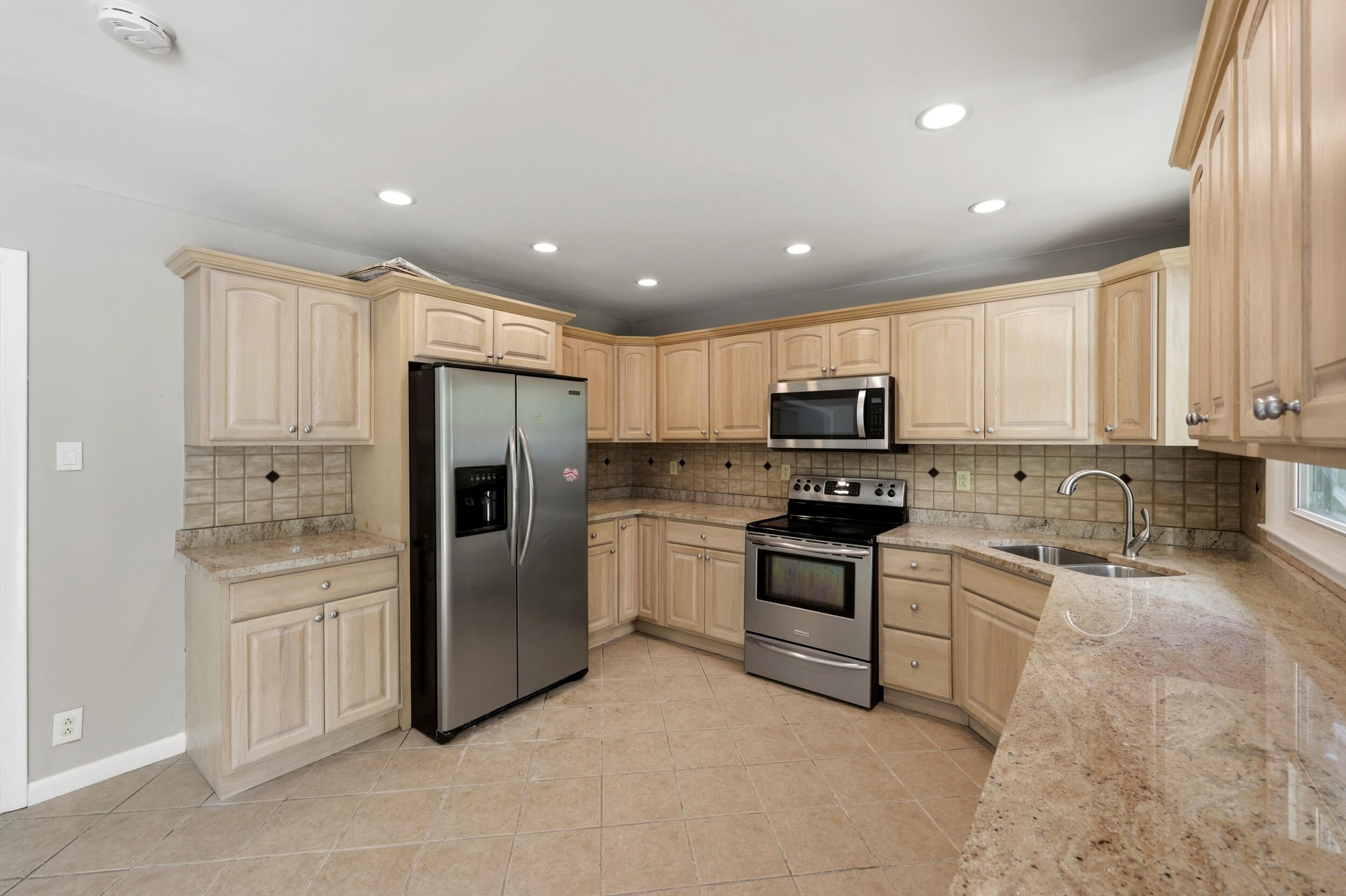 2347 Heather Way Property Photo 11
