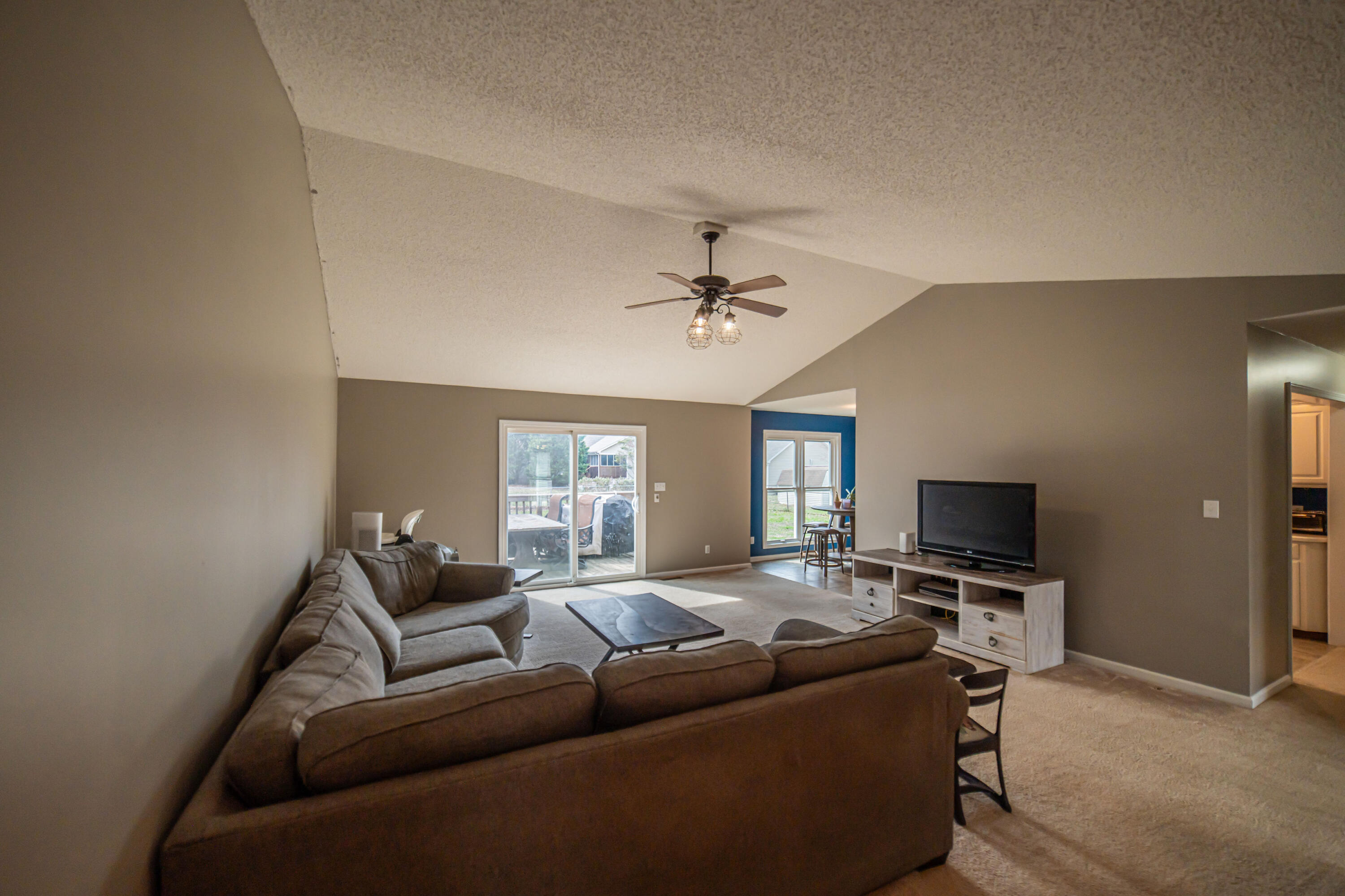 8220 Timberland Drive Property Photo 5