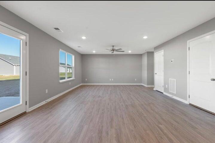 8165 Driftwood Loop Property Photo 4