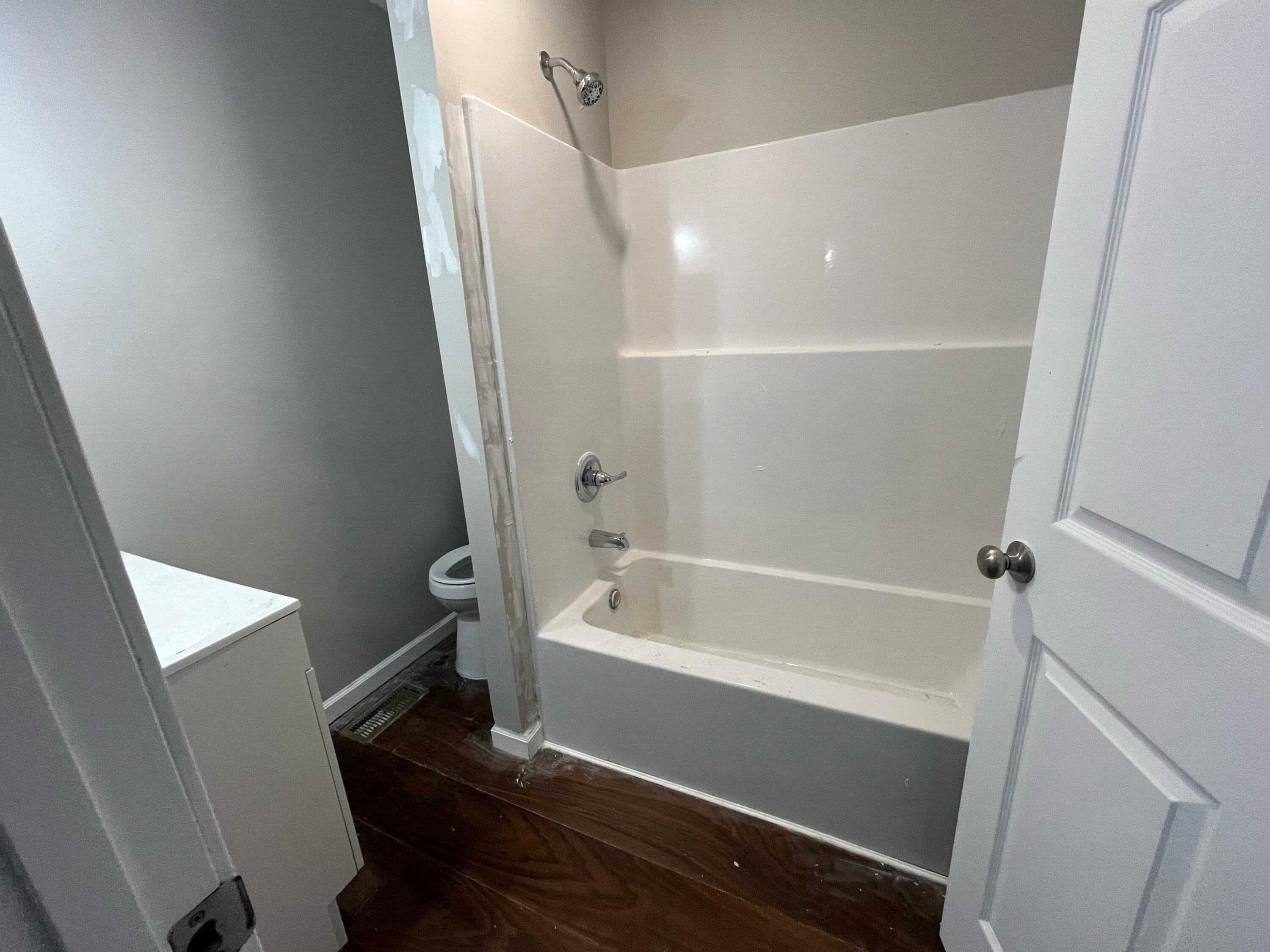 314 Park Avenue B Property Photo 15