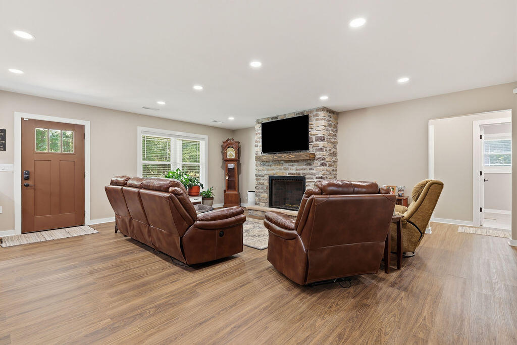 91 Cody Drive Property Photo 6