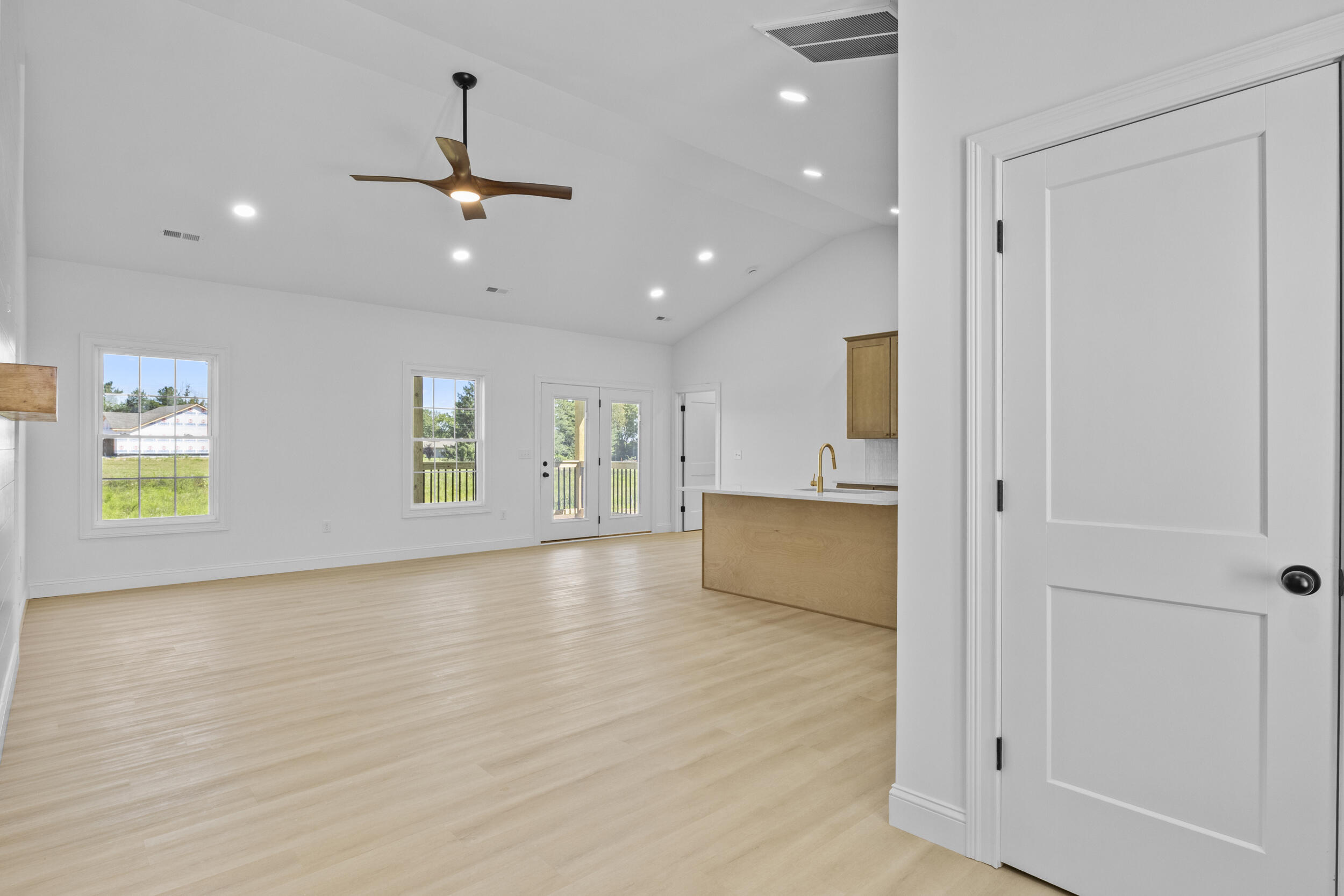 334 Mohegan Trail Property Photo 5