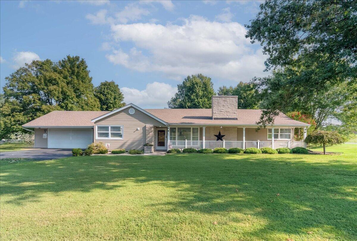 102 Maplewood Drive Property Photo 1