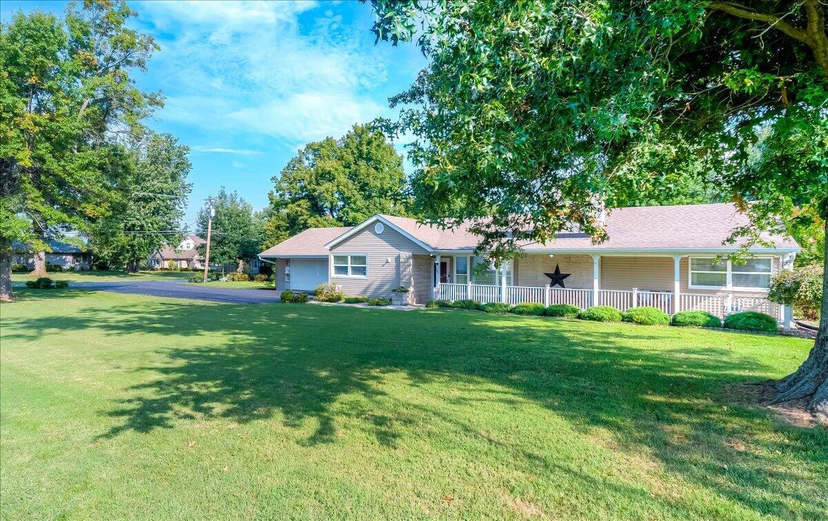 102 Maplewood Drive Property Photo 2