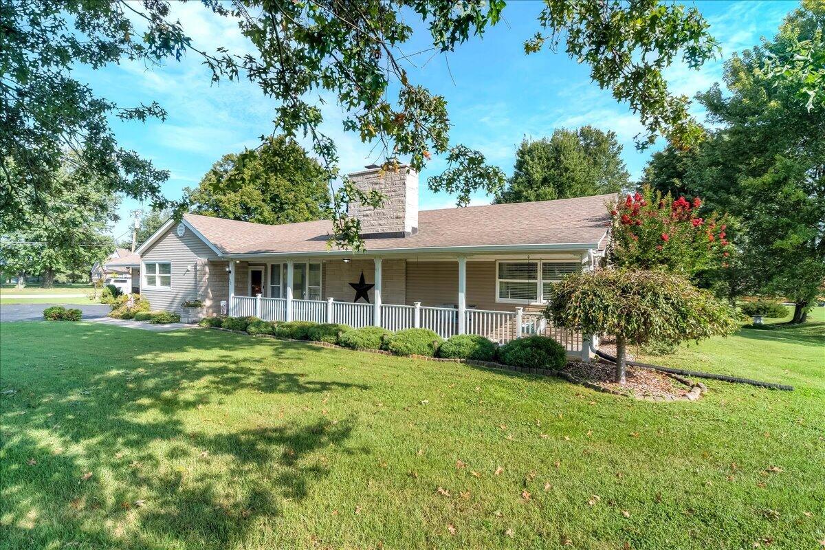 102 Maplewood Drive Property Photo 3