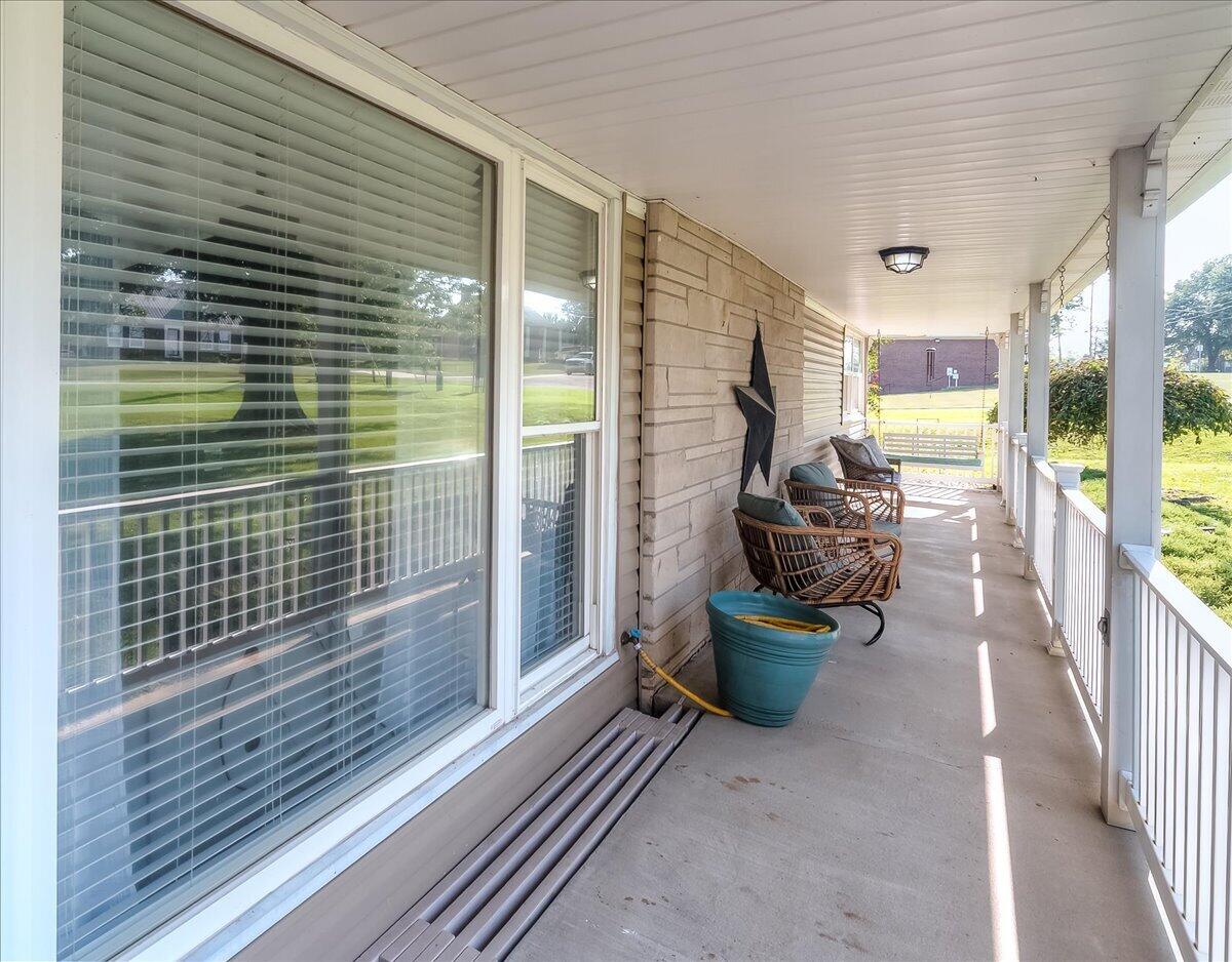 102 Maplewood Drive Property Photo 5