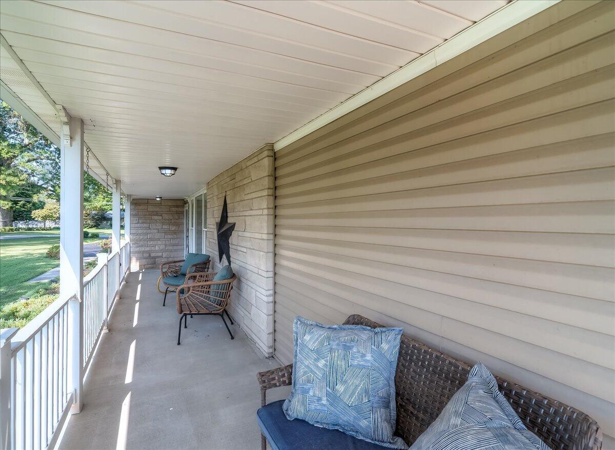102 Maplewood Drive Property Photo 6