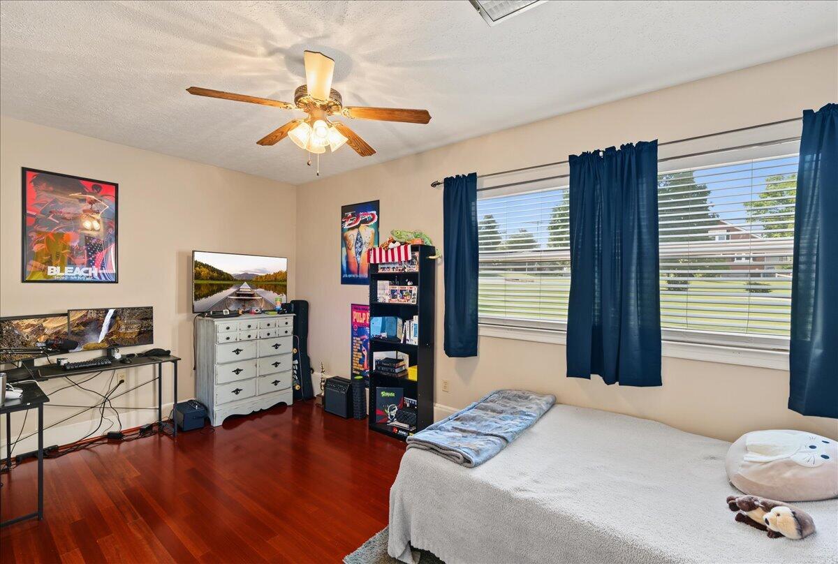 102 Maplewood Drive Property Photo 12