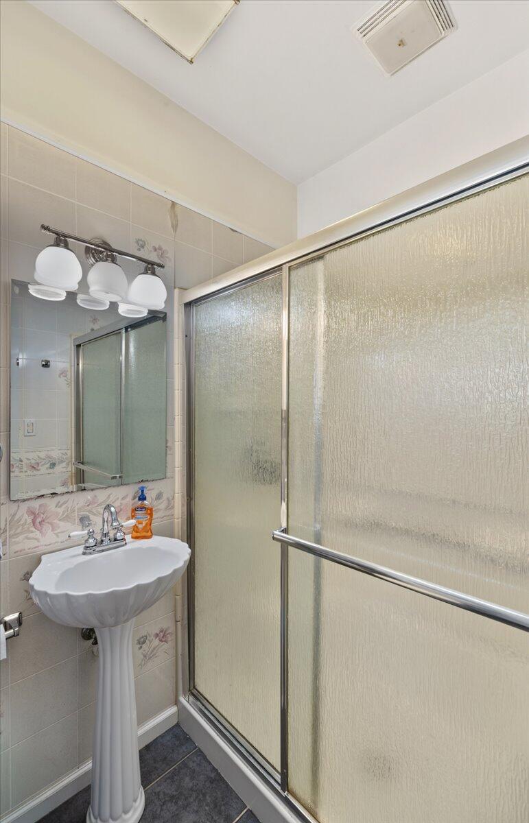 102 Maplewood Drive Property Photo 15