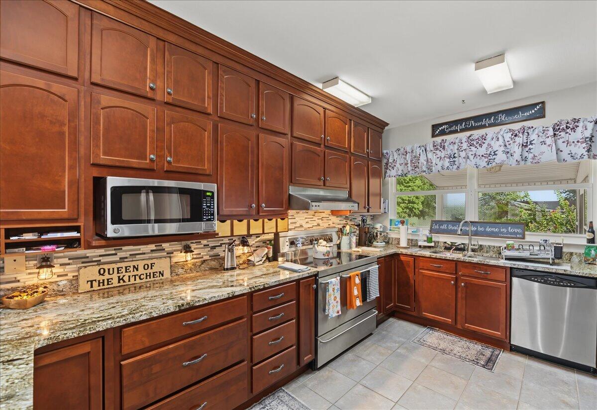 102 Maplewood Drive Property Photo 17