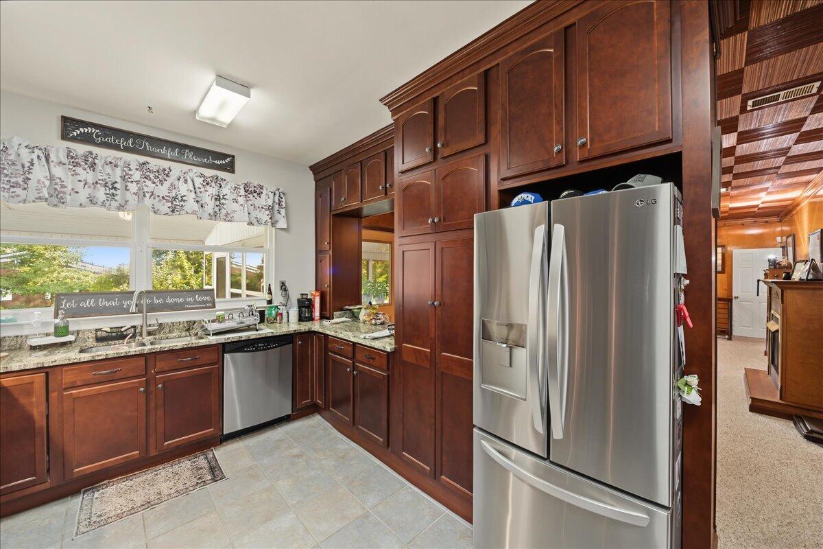 102 Maplewood Drive Property Photo 18
