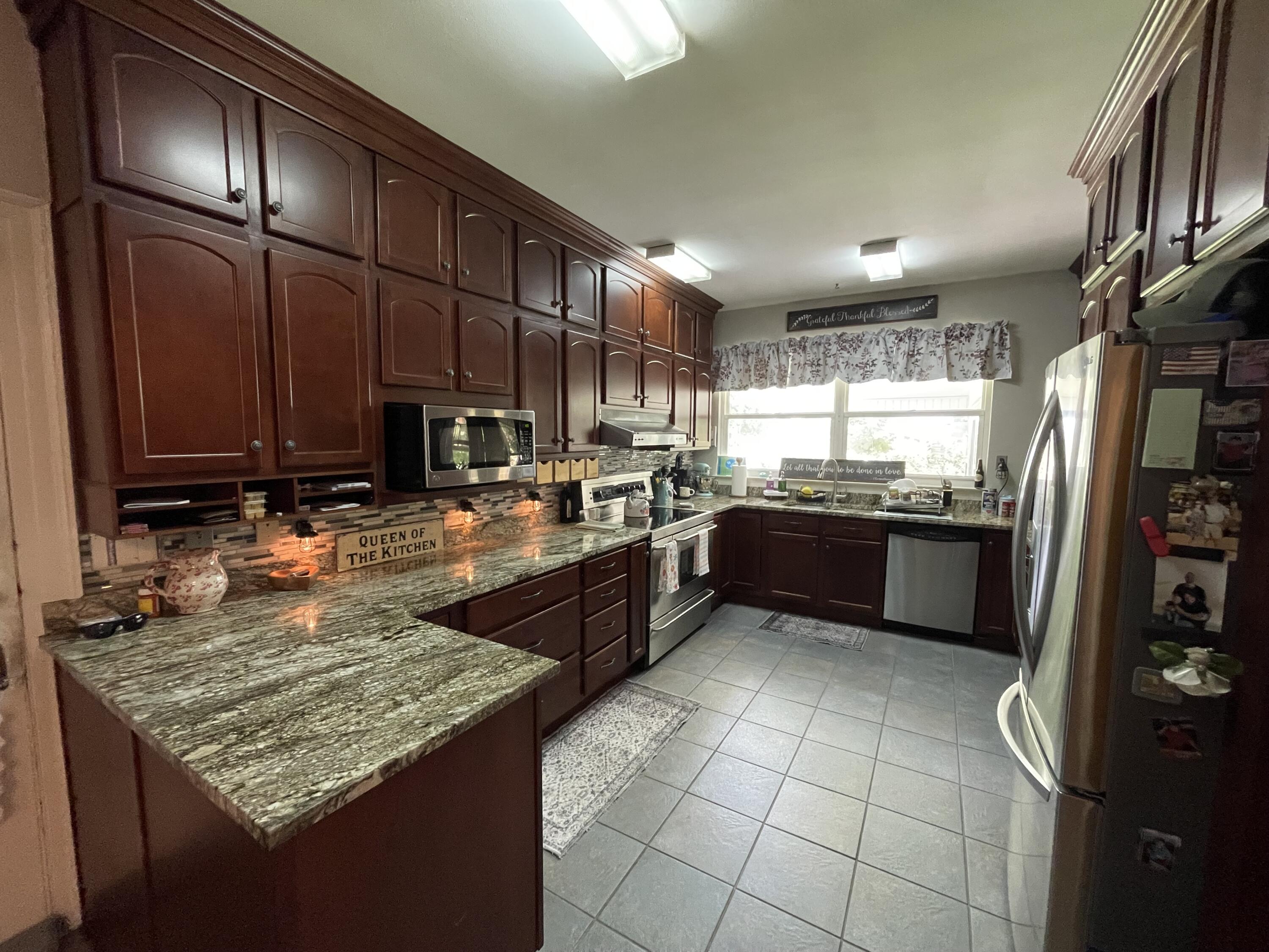 102 Maplewood Drive Property Photo 25