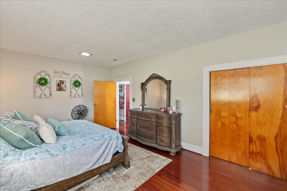 102 Maplewood Drive Property Photo 33