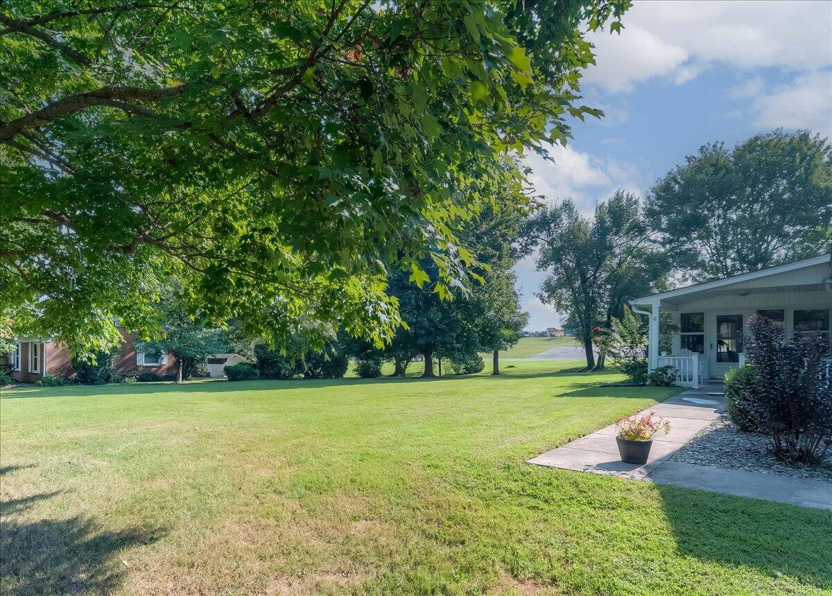102 Maplewood Drive Property Photo 47