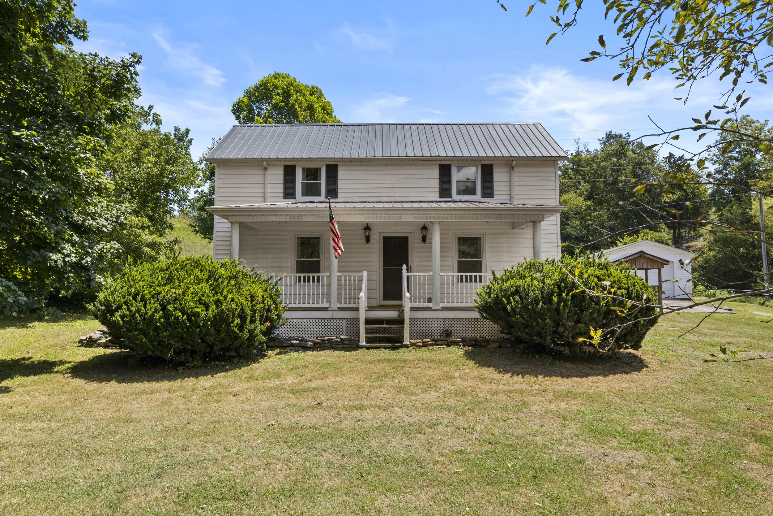 1875 White Oak Road Property Photo 3