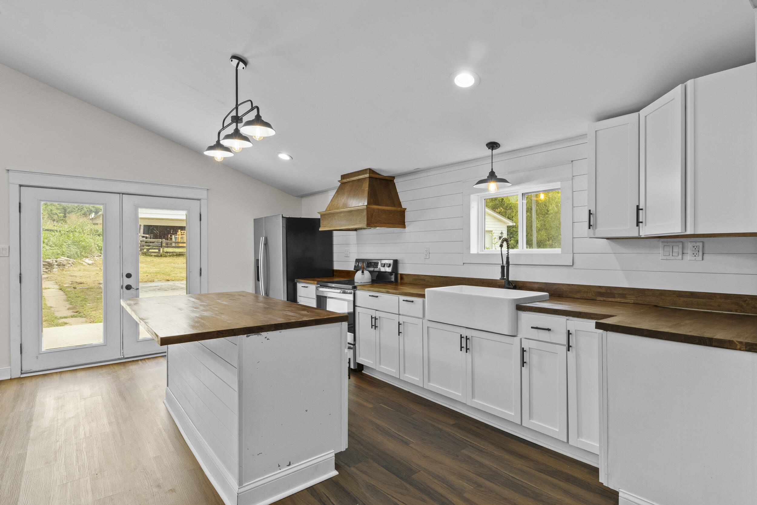 1875 White Oak Road Property Photo 10