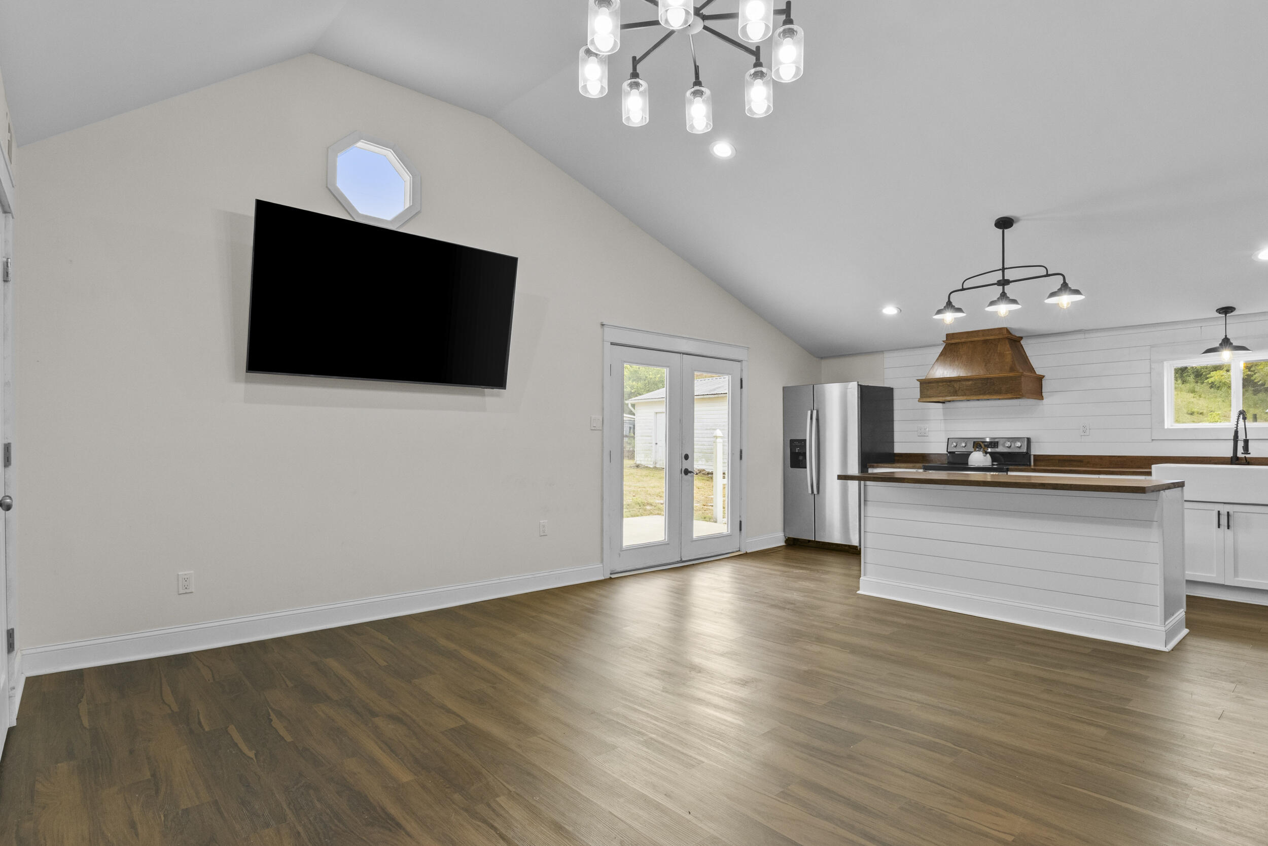 1875 White Oak Road Property Photo 14