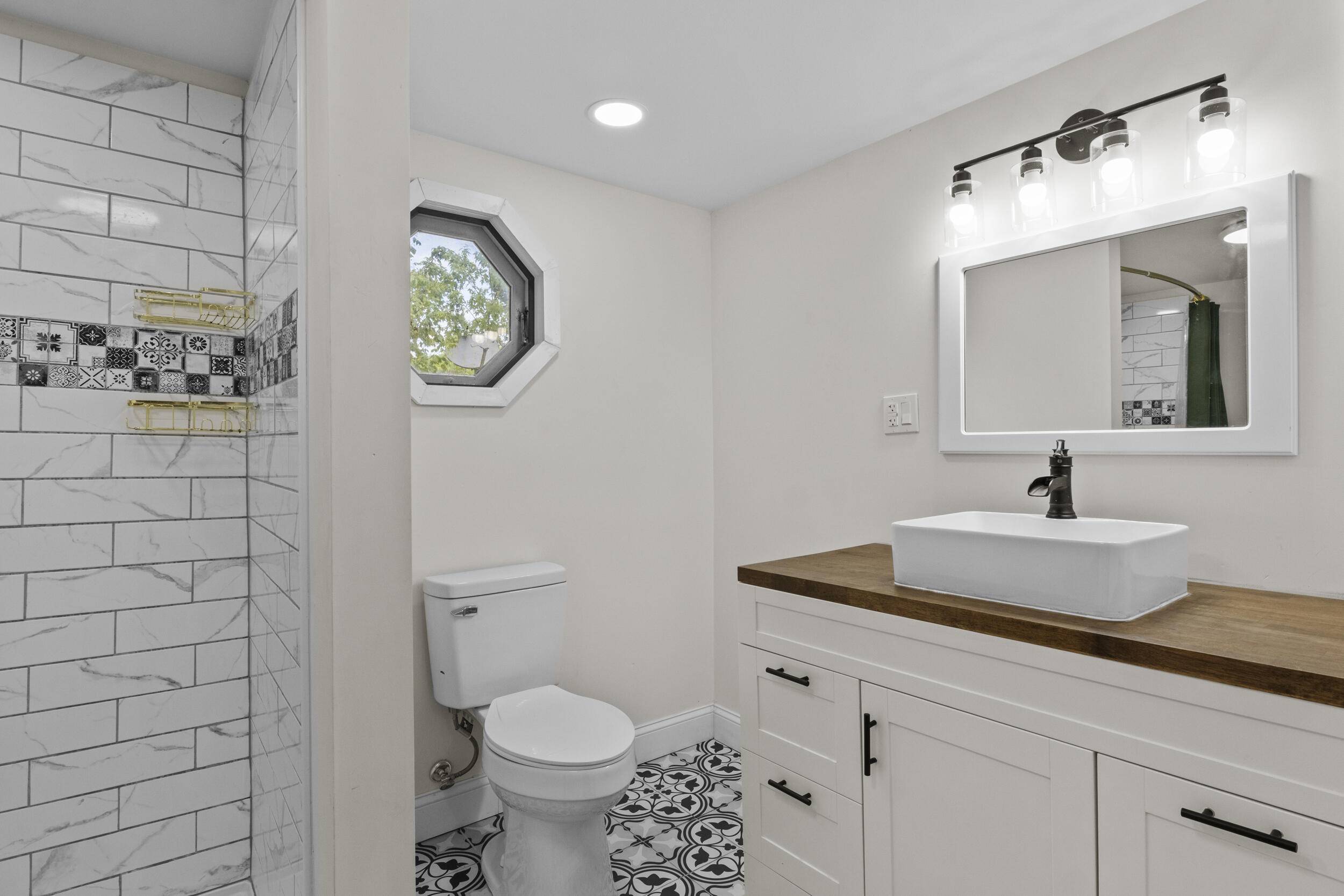1875 White Oak Road Property Photo 18