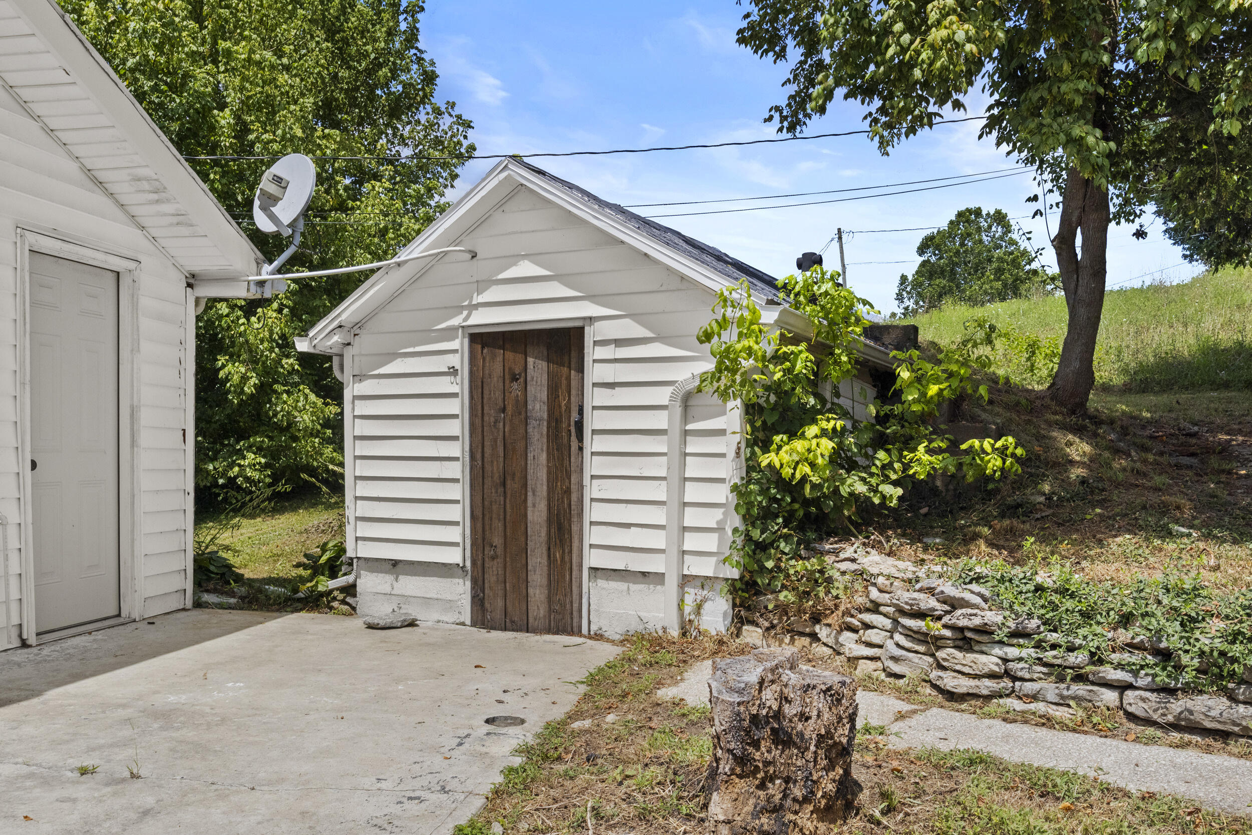 1875 White Oak Road Property Photo 33