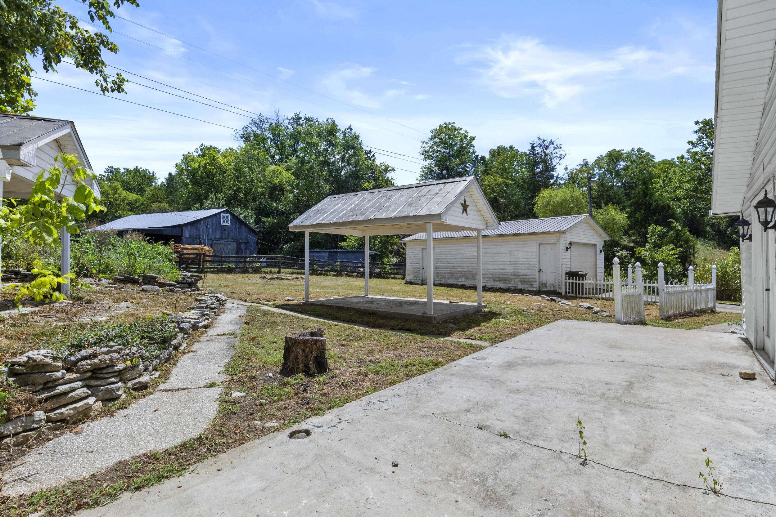 1875 White Oak Road Property Photo 35