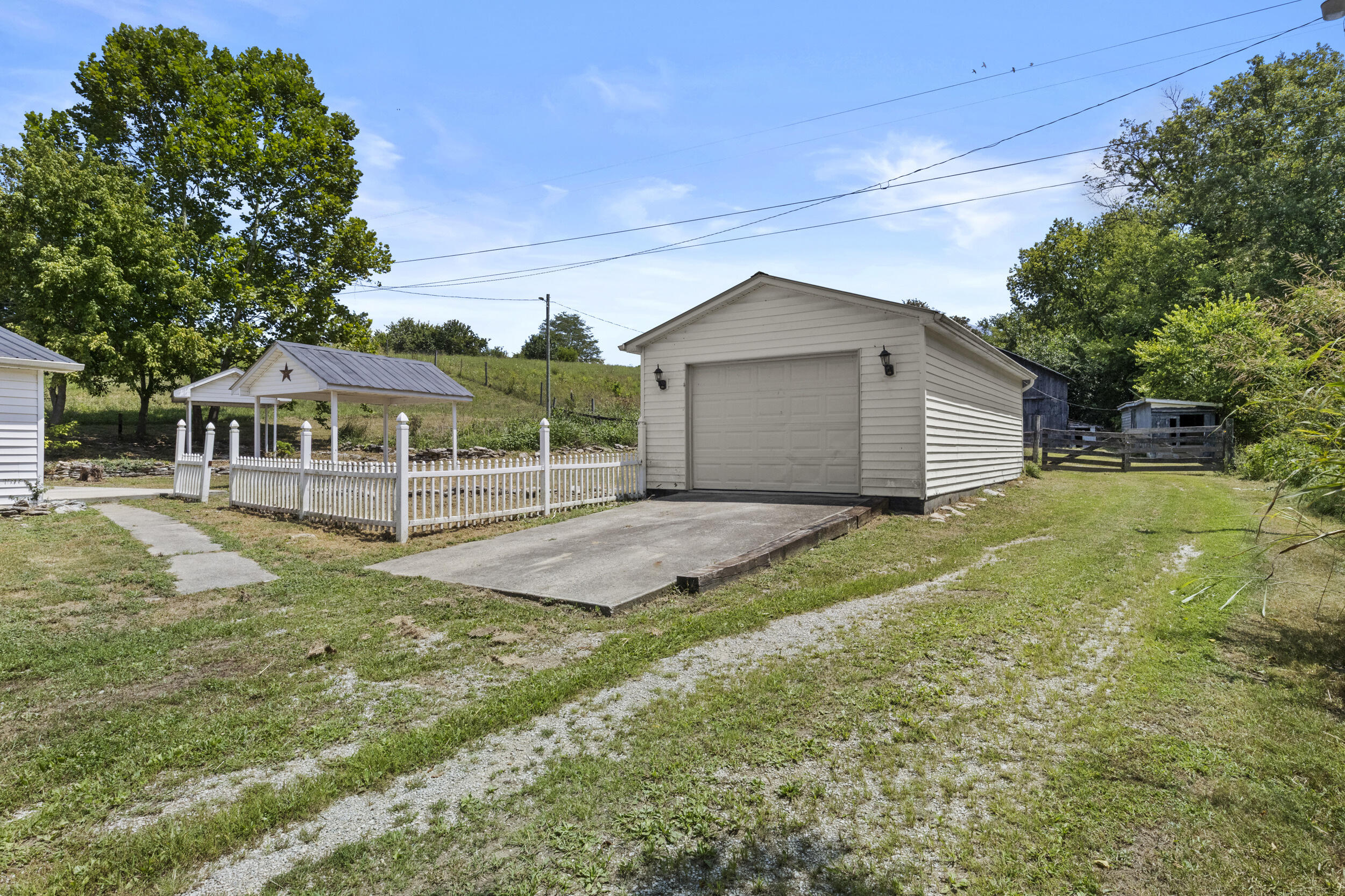 1875 White Oak Road Property Photo 38
