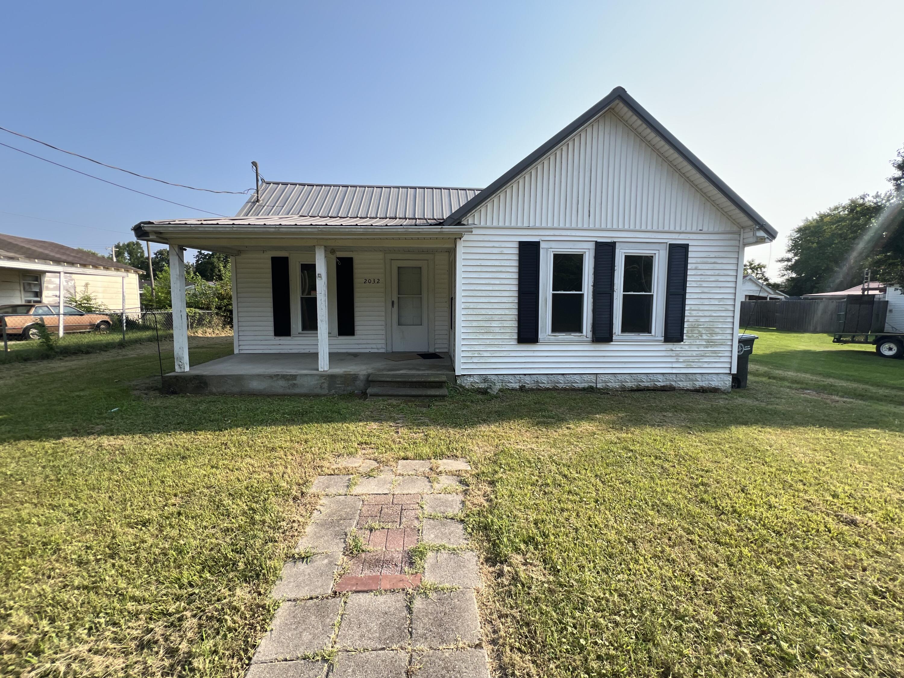 2032 Center Street Property Photo 1