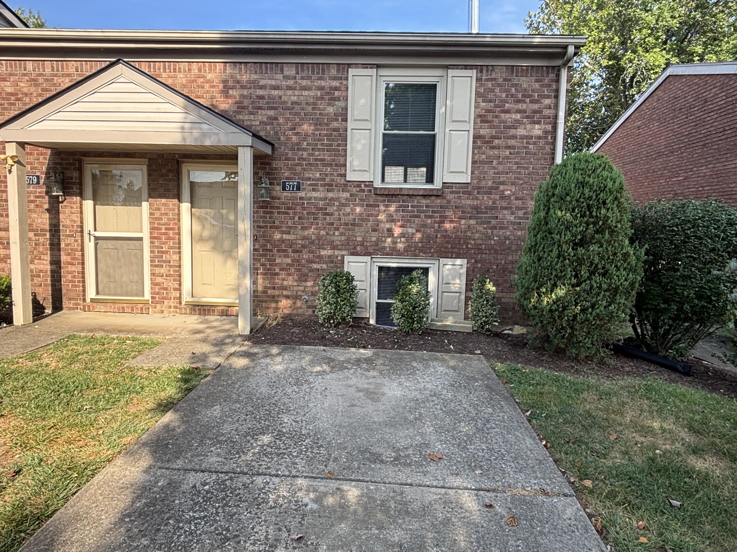 577 El Paseo Place Property Photo 1