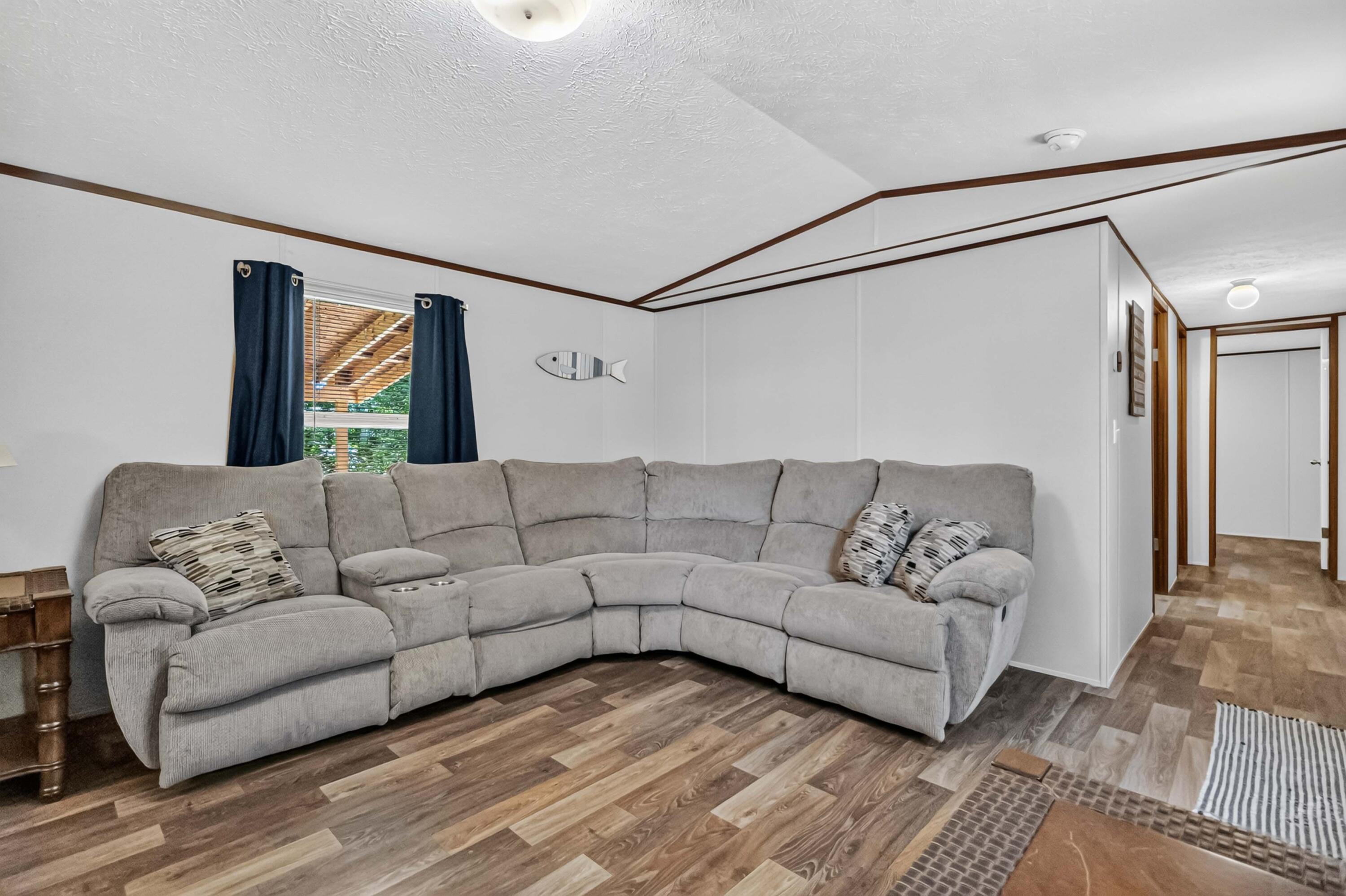 566 Cherokee Trail Property Photo 6