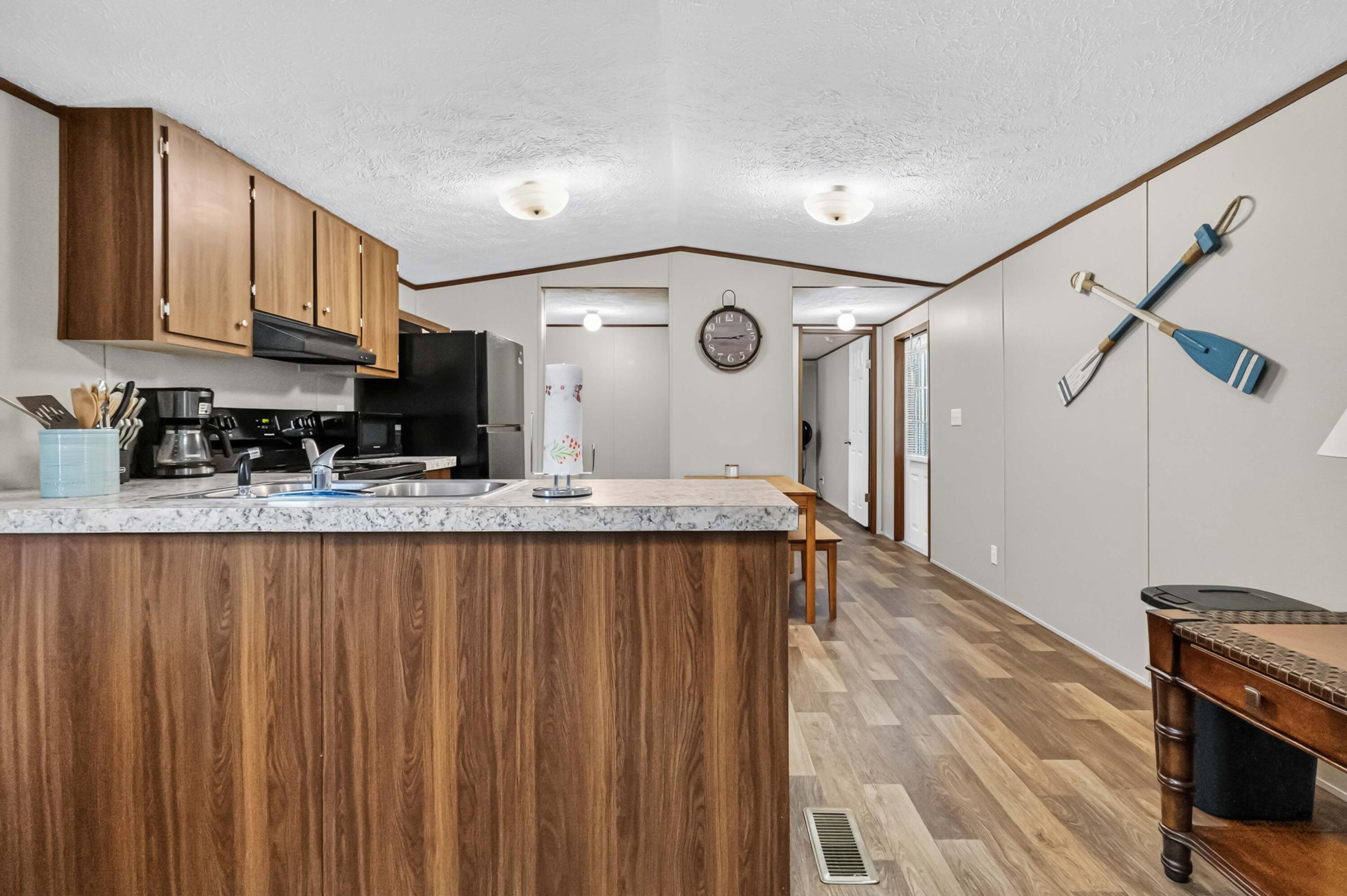 566 Cherokee Trail Property Photo 8