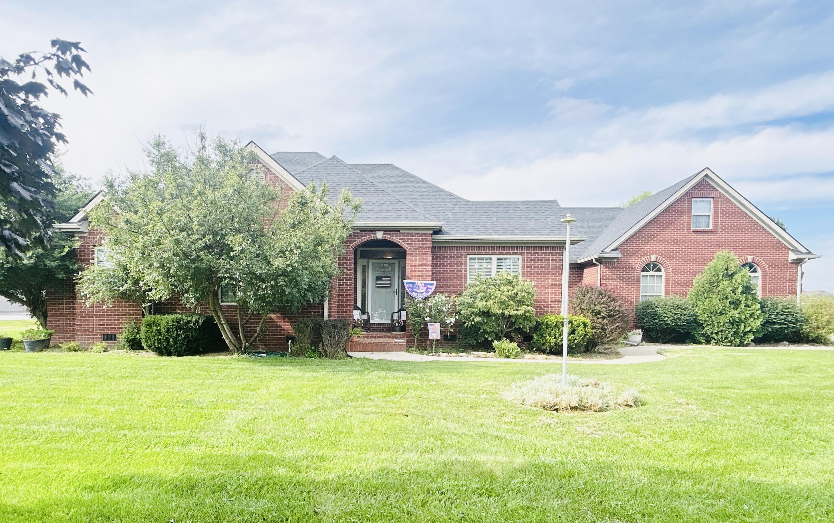 325 Elmsleigh Drive Property Photo 2