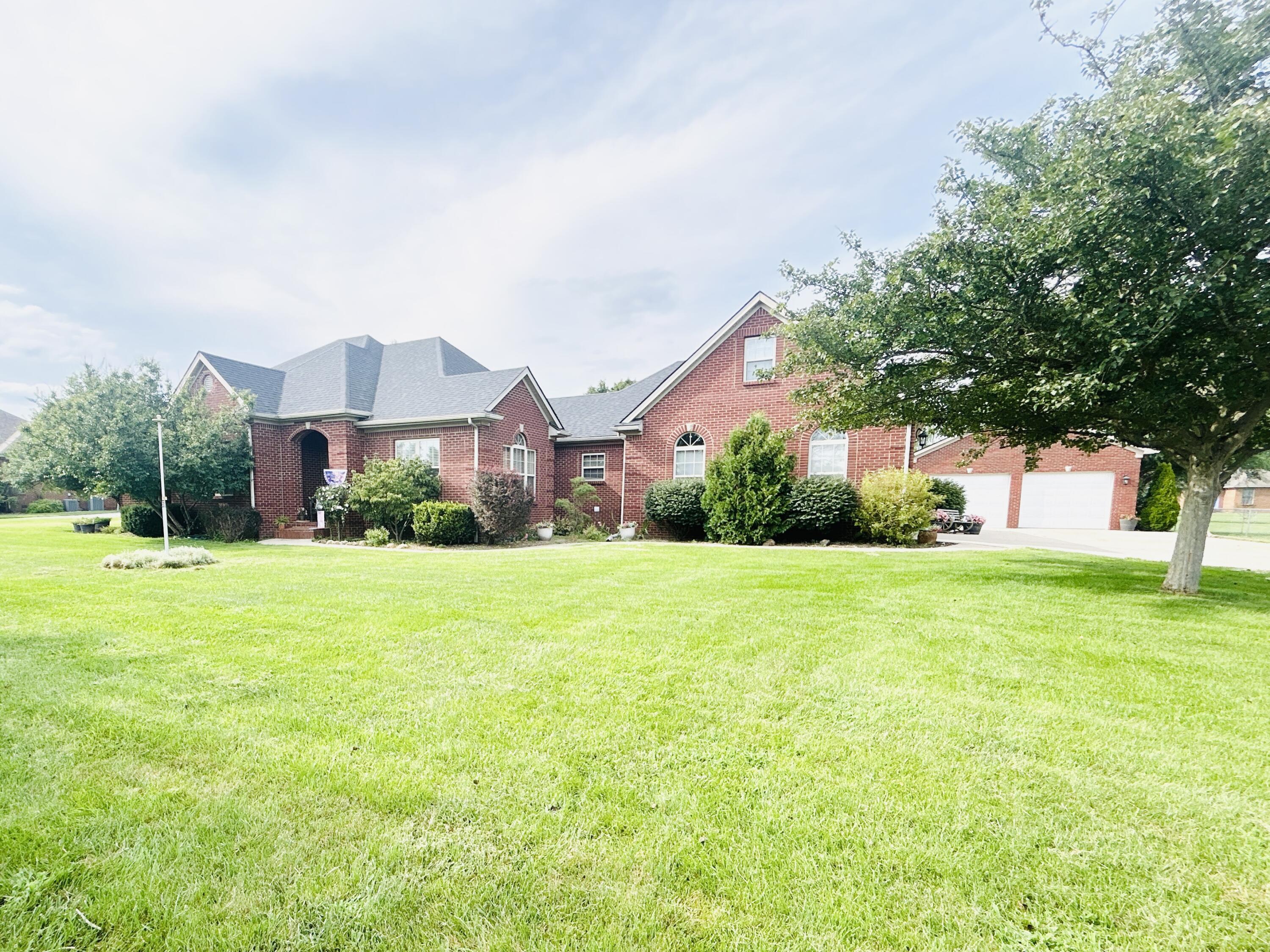 325 Elmsleigh Drive Property Photo 3