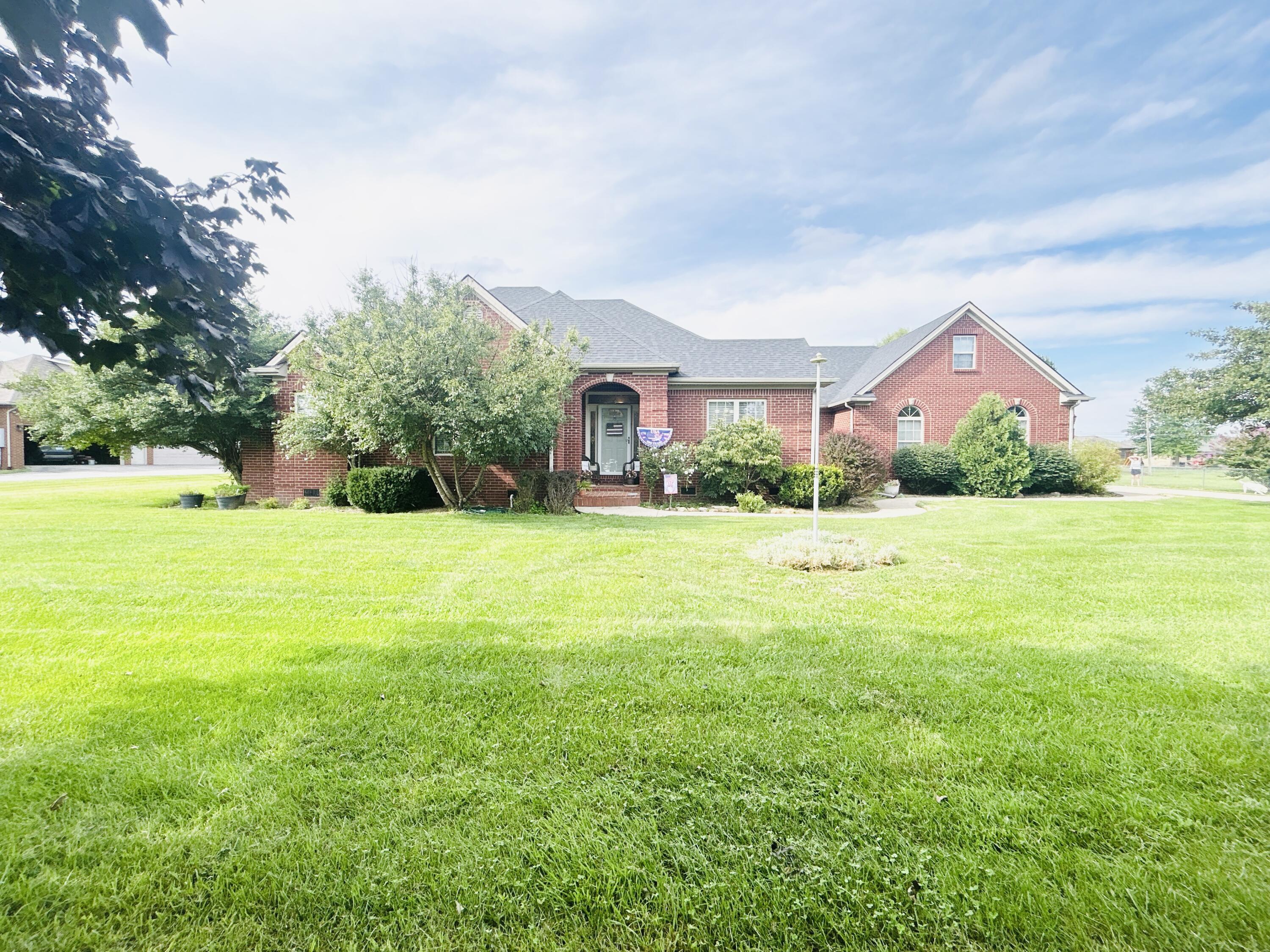325 Elmsleigh Drive Property Photo 4