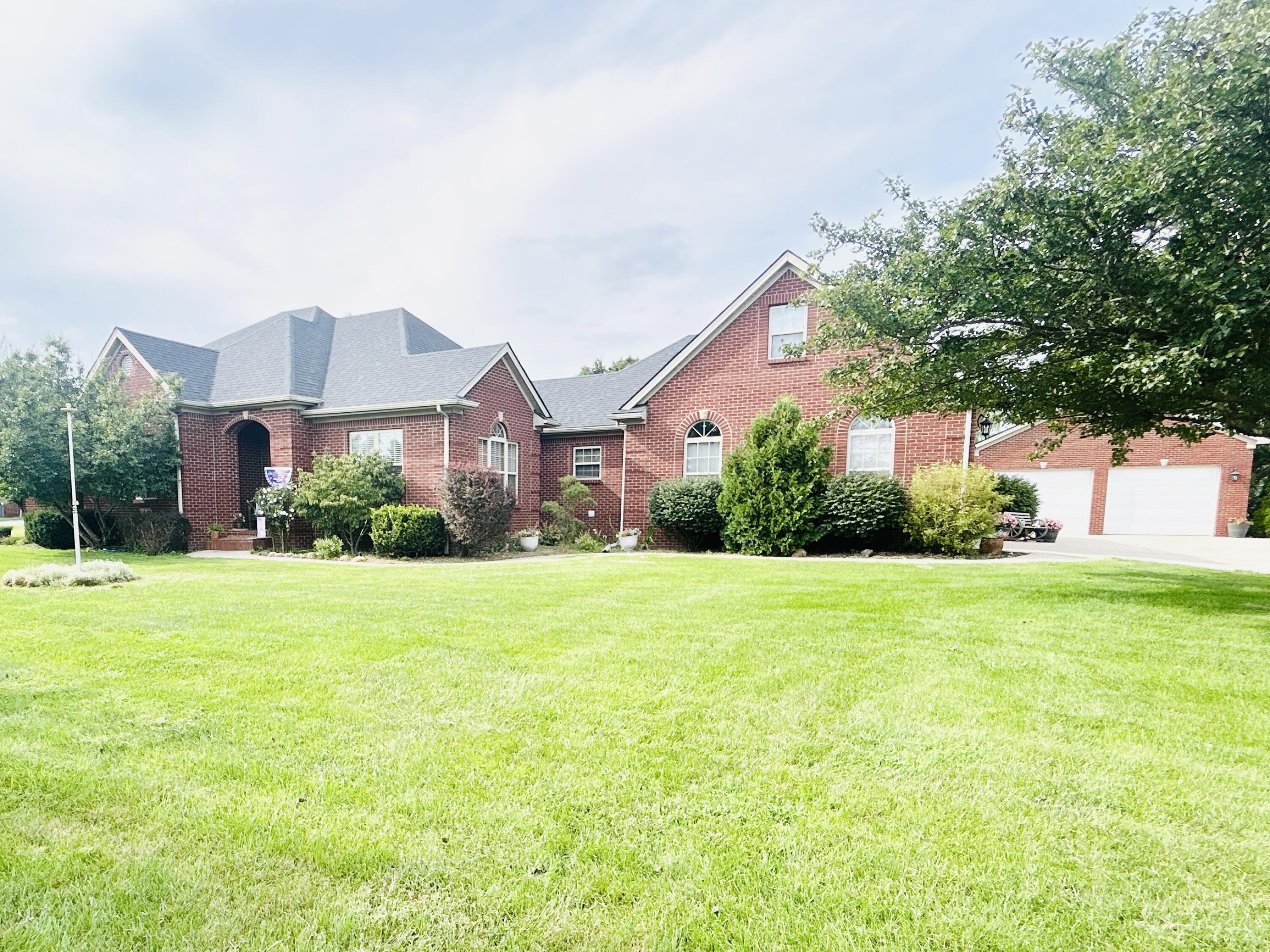 325 Elmsleigh Drive Property Photo 6