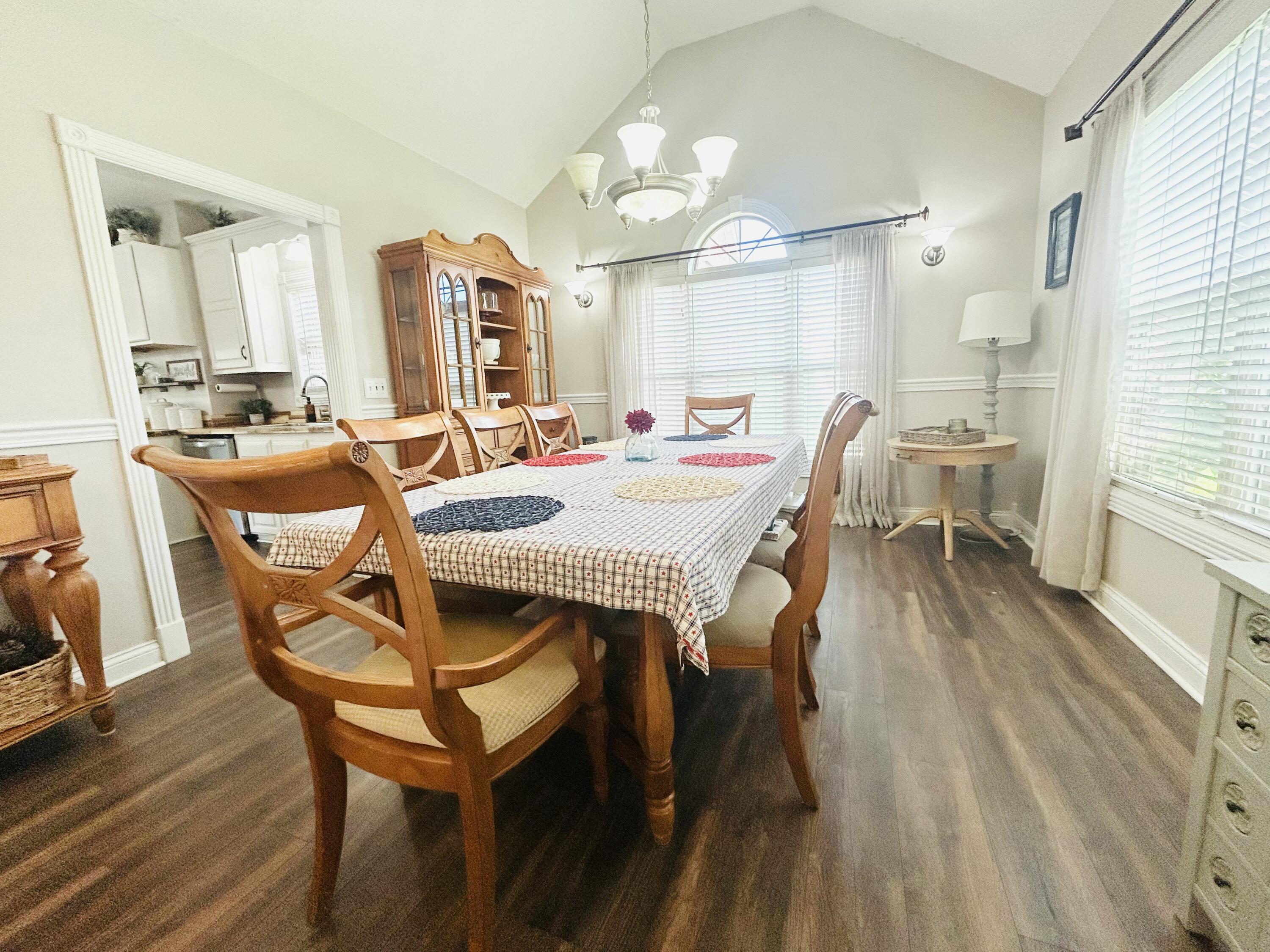 325 Elmsleigh Drive Property Photo 8