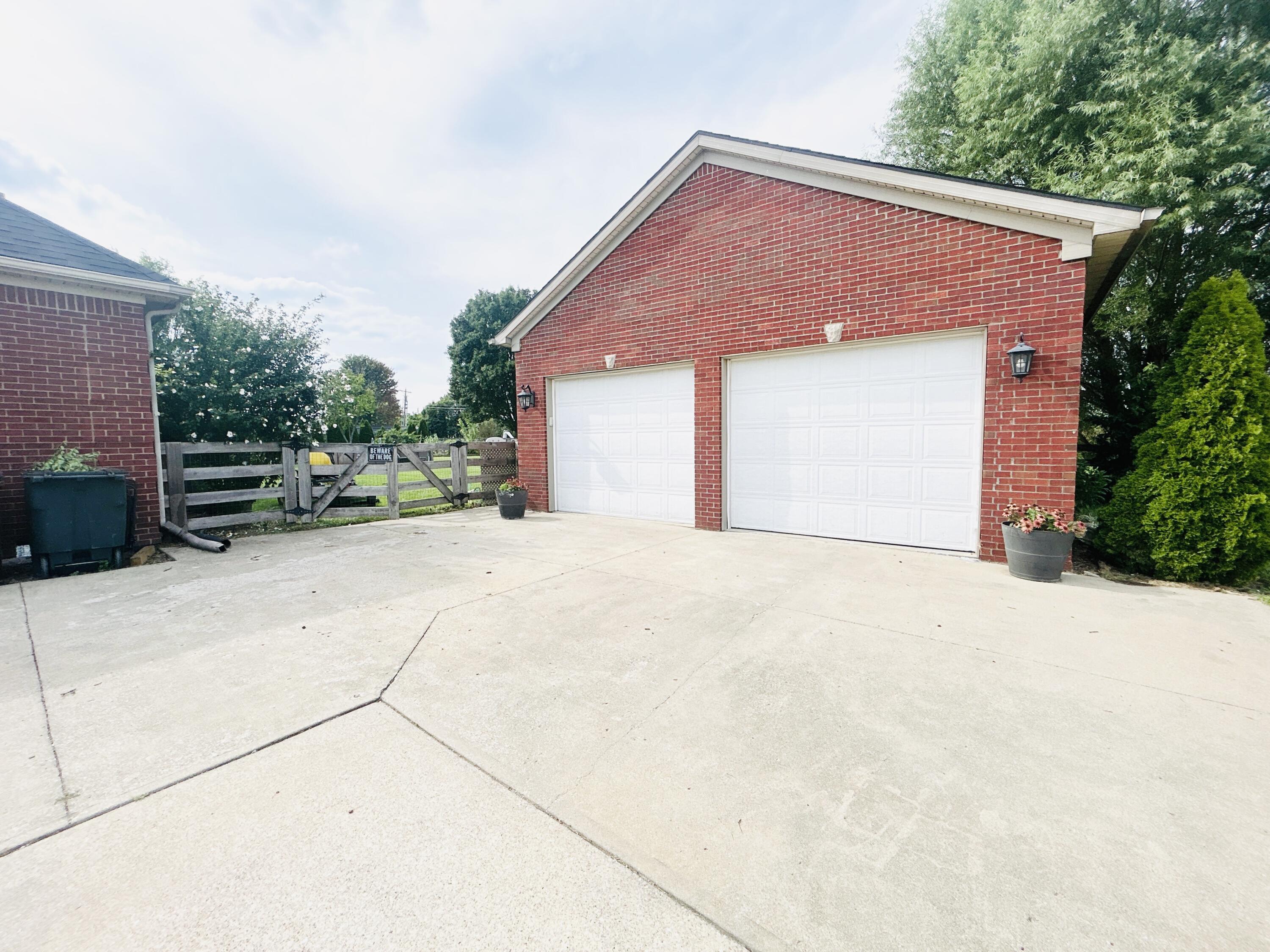 325 Elmsleigh Drive Property Photo 36