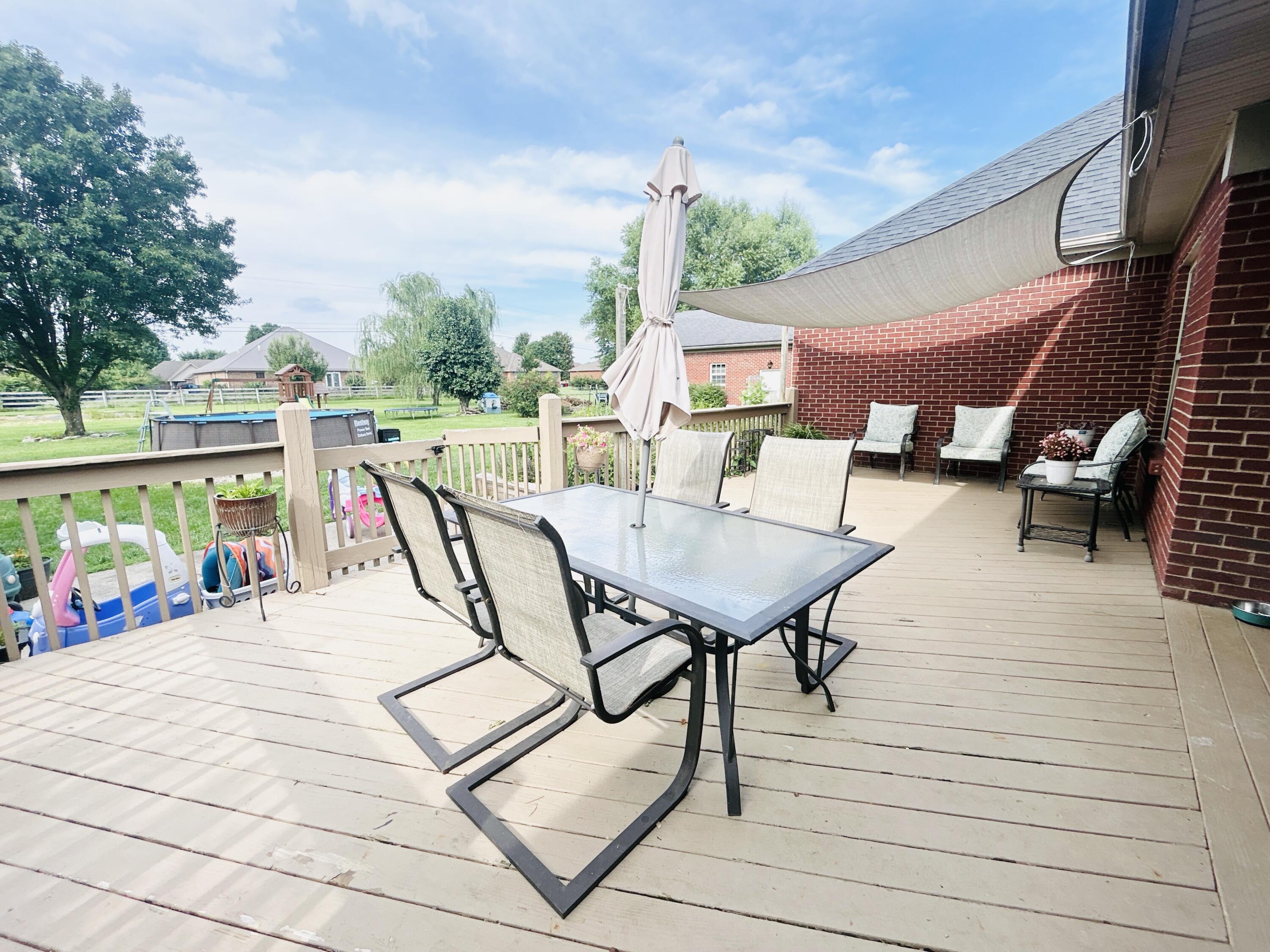 325 Elmsleigh Drive Property Photo 40