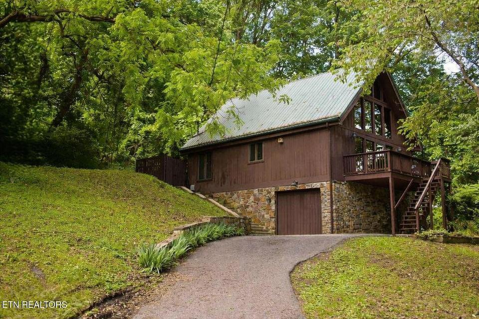 515 Englewood Road Property Photo 1