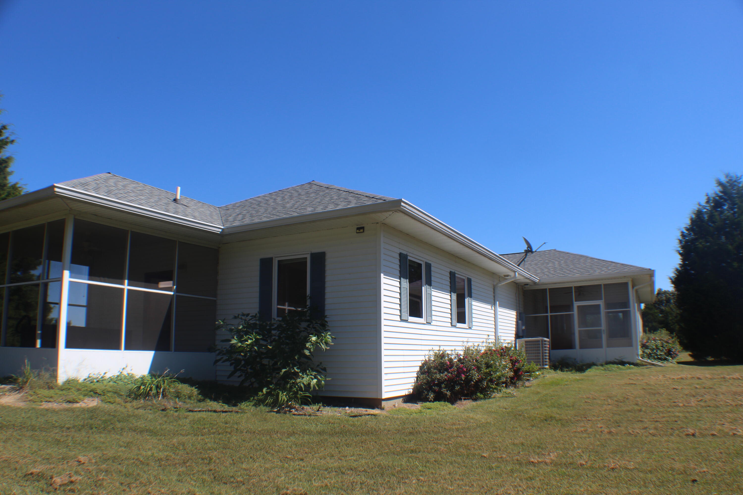 105 Cedar Creek Cove Property Photo 3