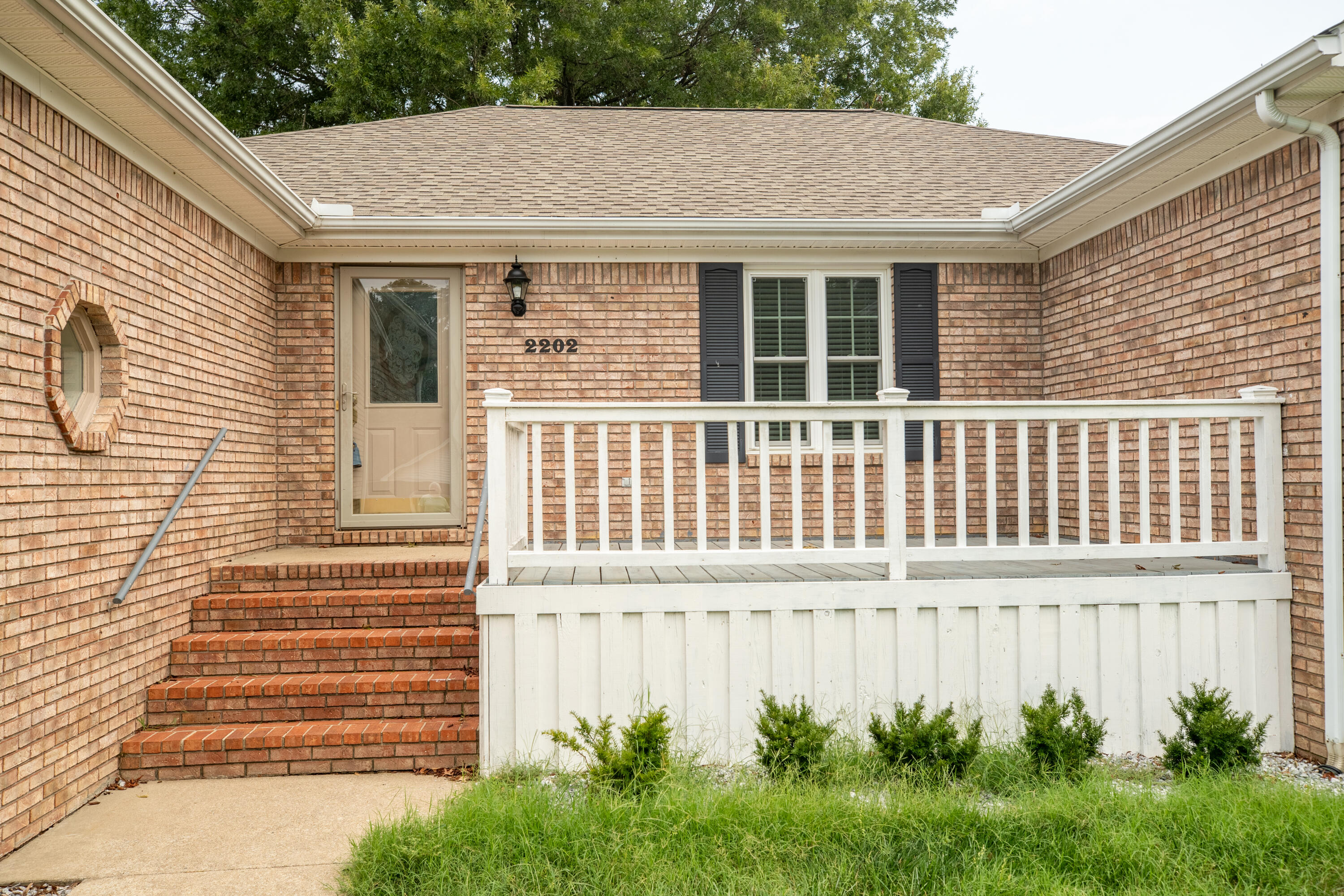 2202 Brookhaven Drive Property Photo 2
