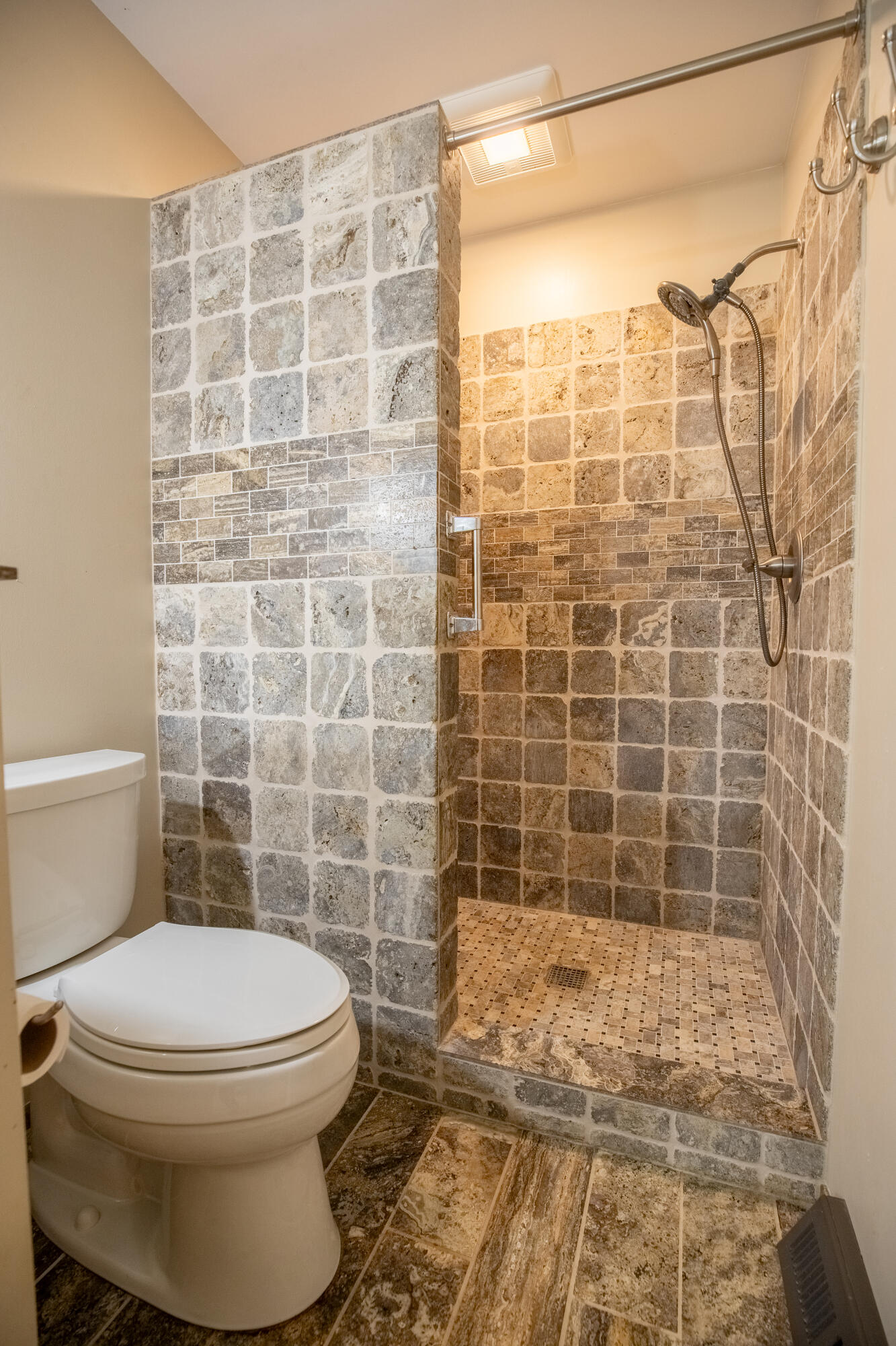 2202 Brookhaven Drive Property Photo 15