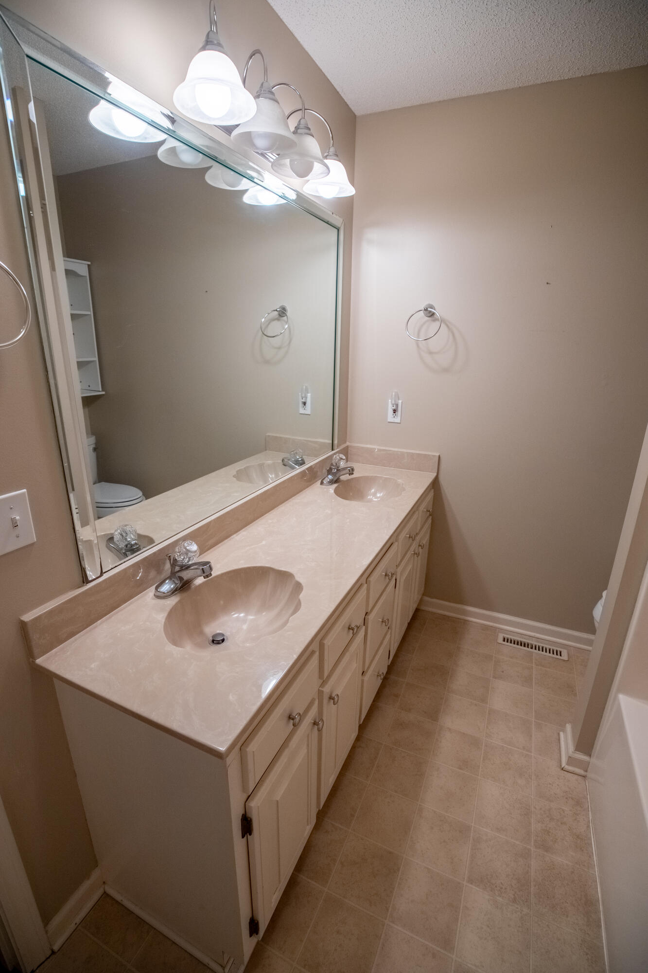 2202 Brookhaven Drive Property Photo 18