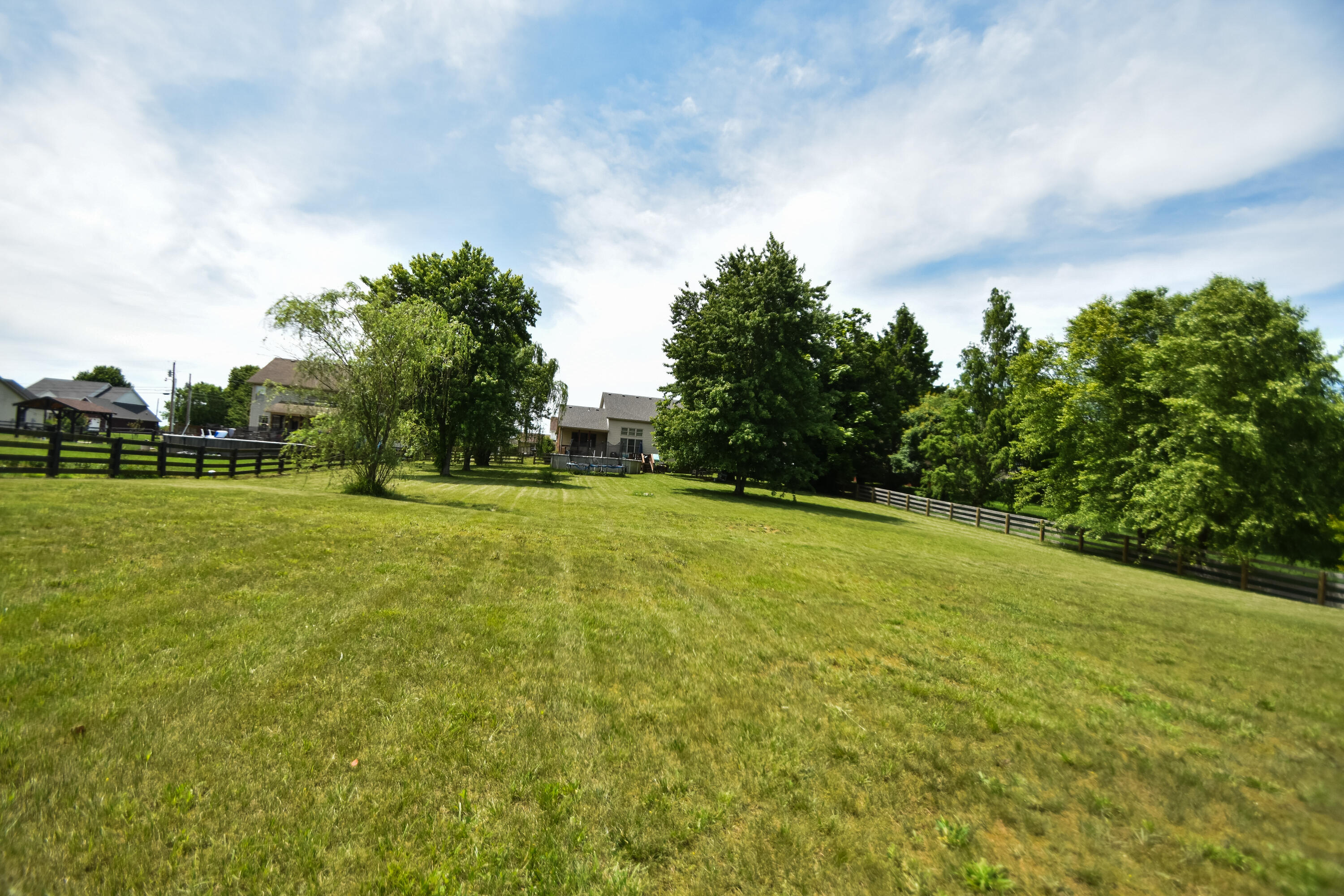 384 Kings Trace Drive Property Photo 4