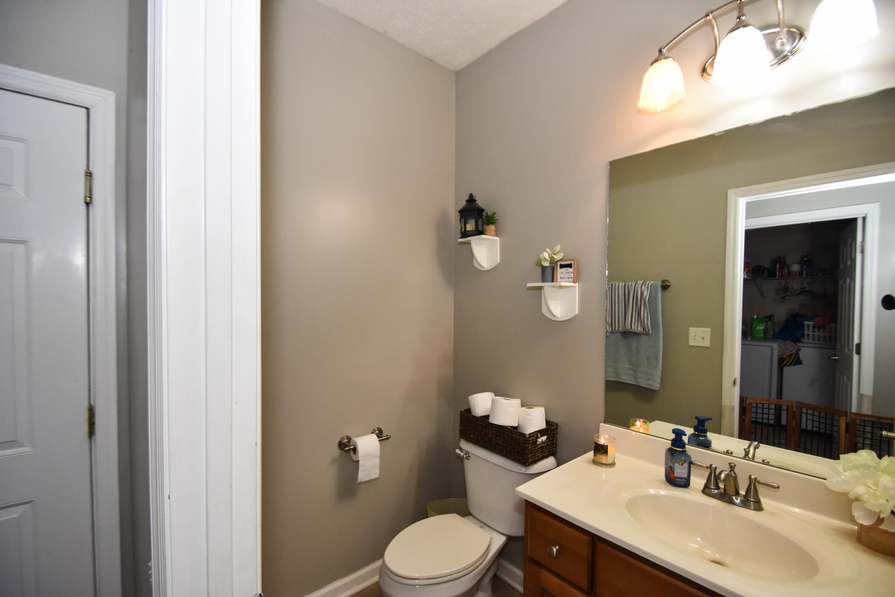 384 Kings Trace Drive Property Photo 10
