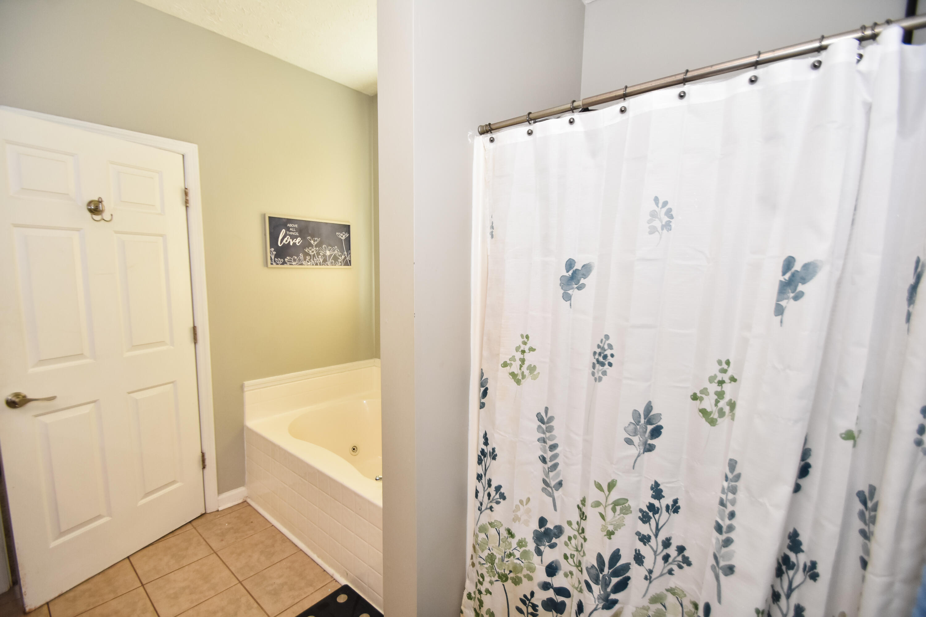 384 Kings Trace Drive Property Photo 13