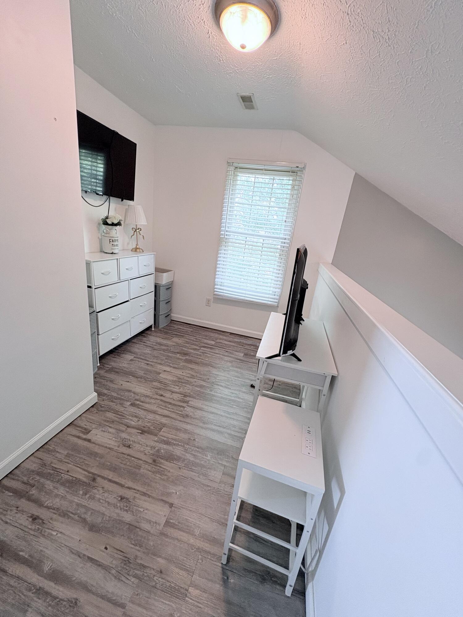 384 Kings Trace Drive Property Photo 15
