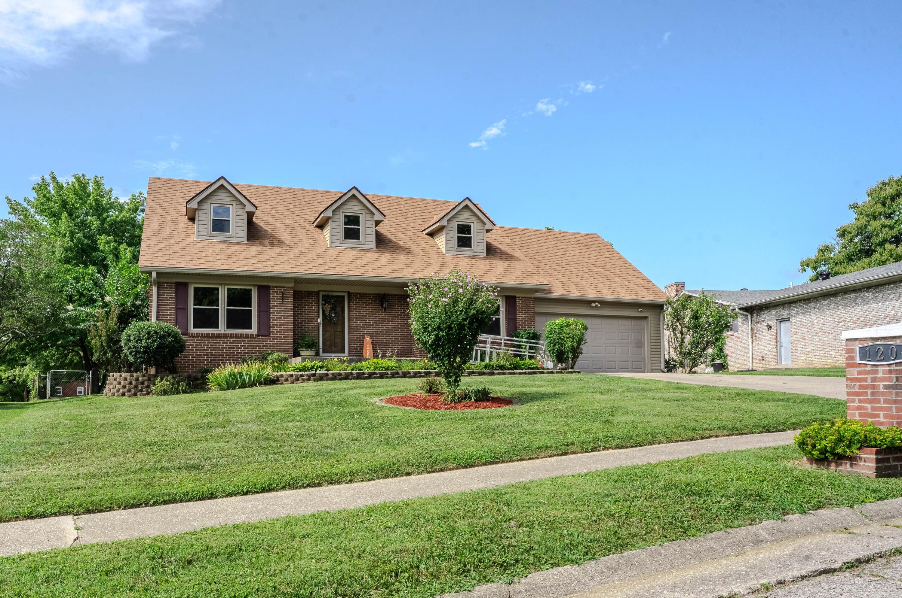 120 Lindenwood Lane Property Photo 1