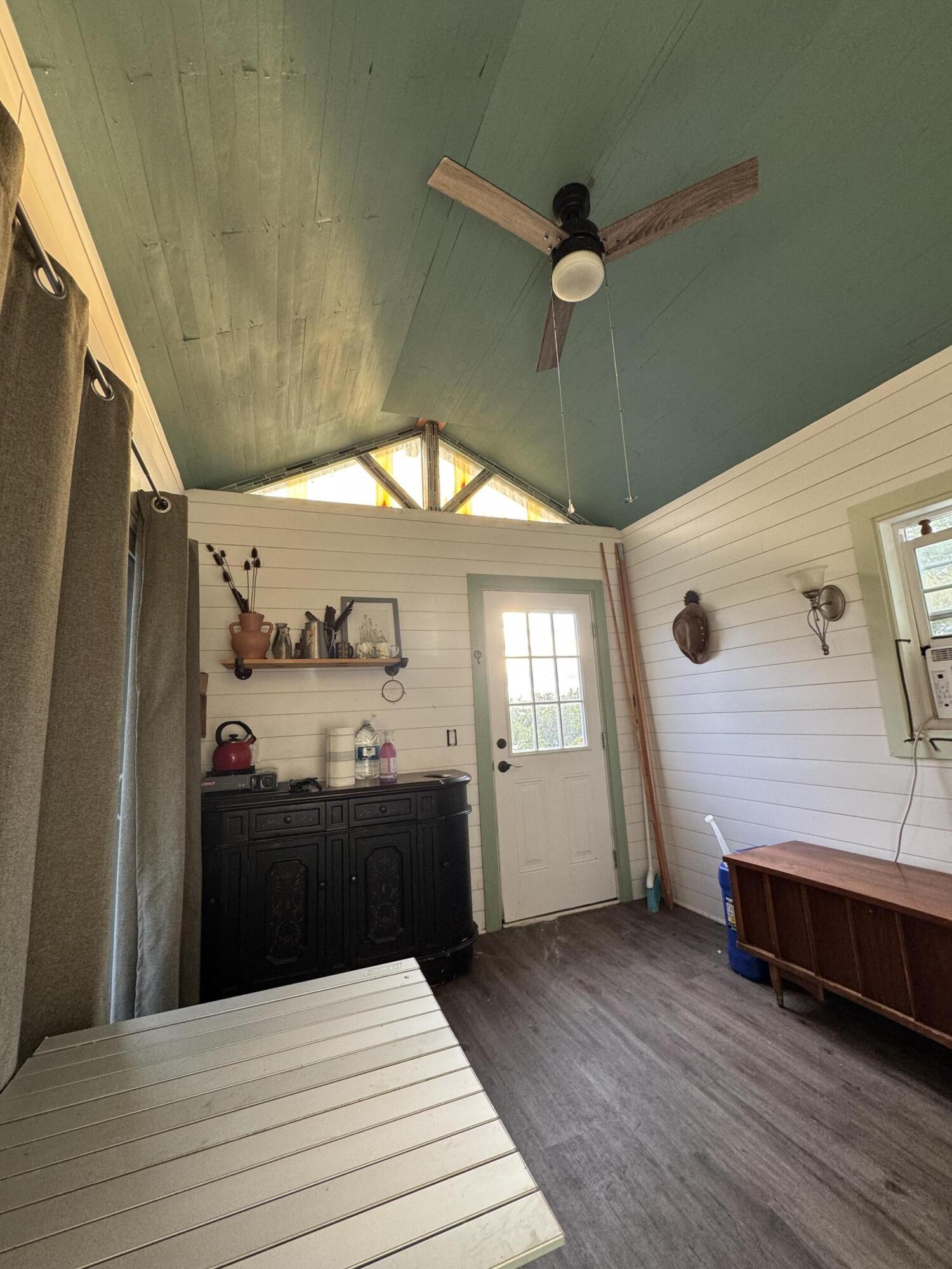 240 Countryside Drive Property Photo 4